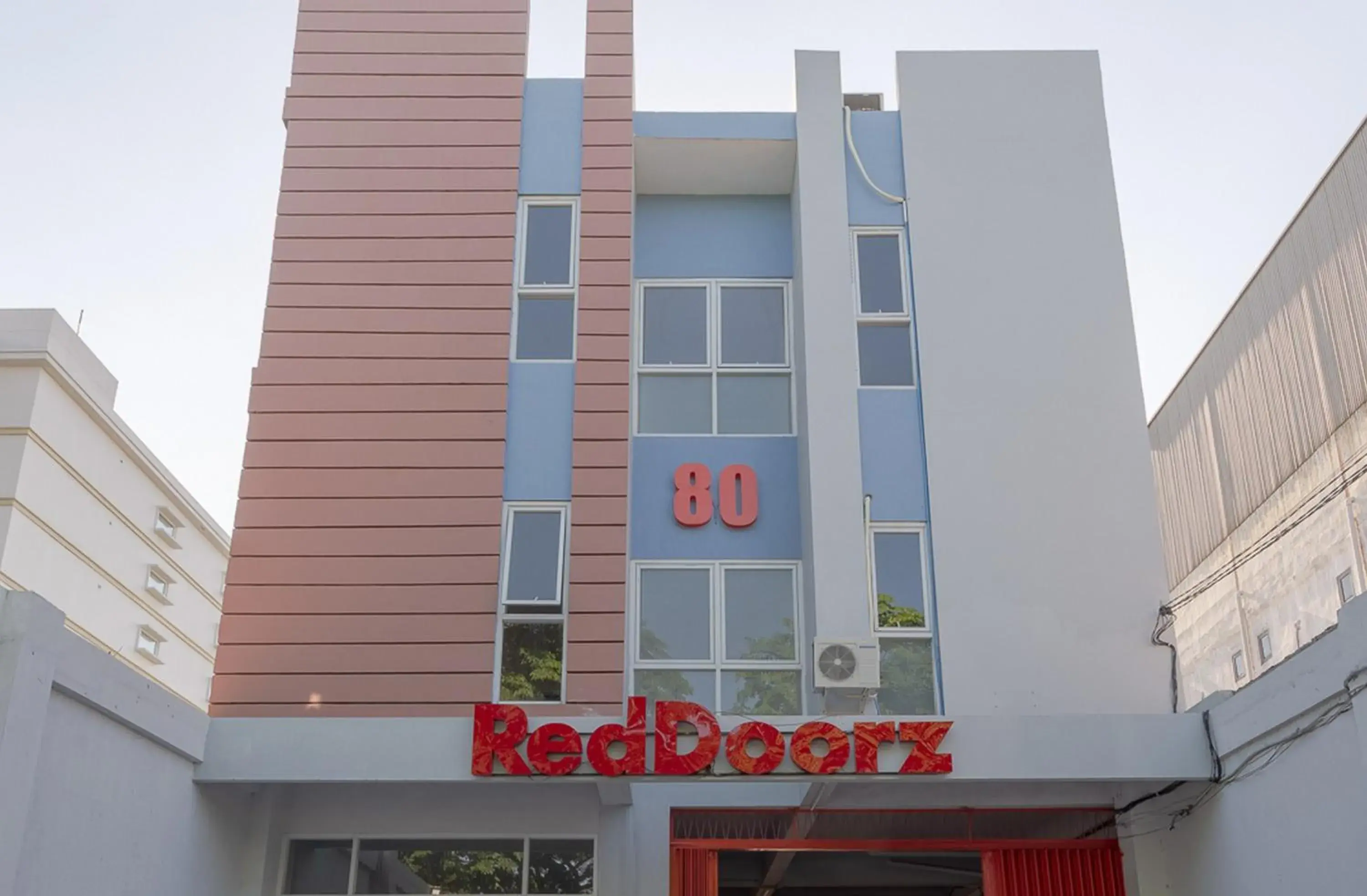 RedDoorz Plus Syariah @ Raya Nginden 2 RedDoorz Plus Syariah @ Raya Nginden 2
