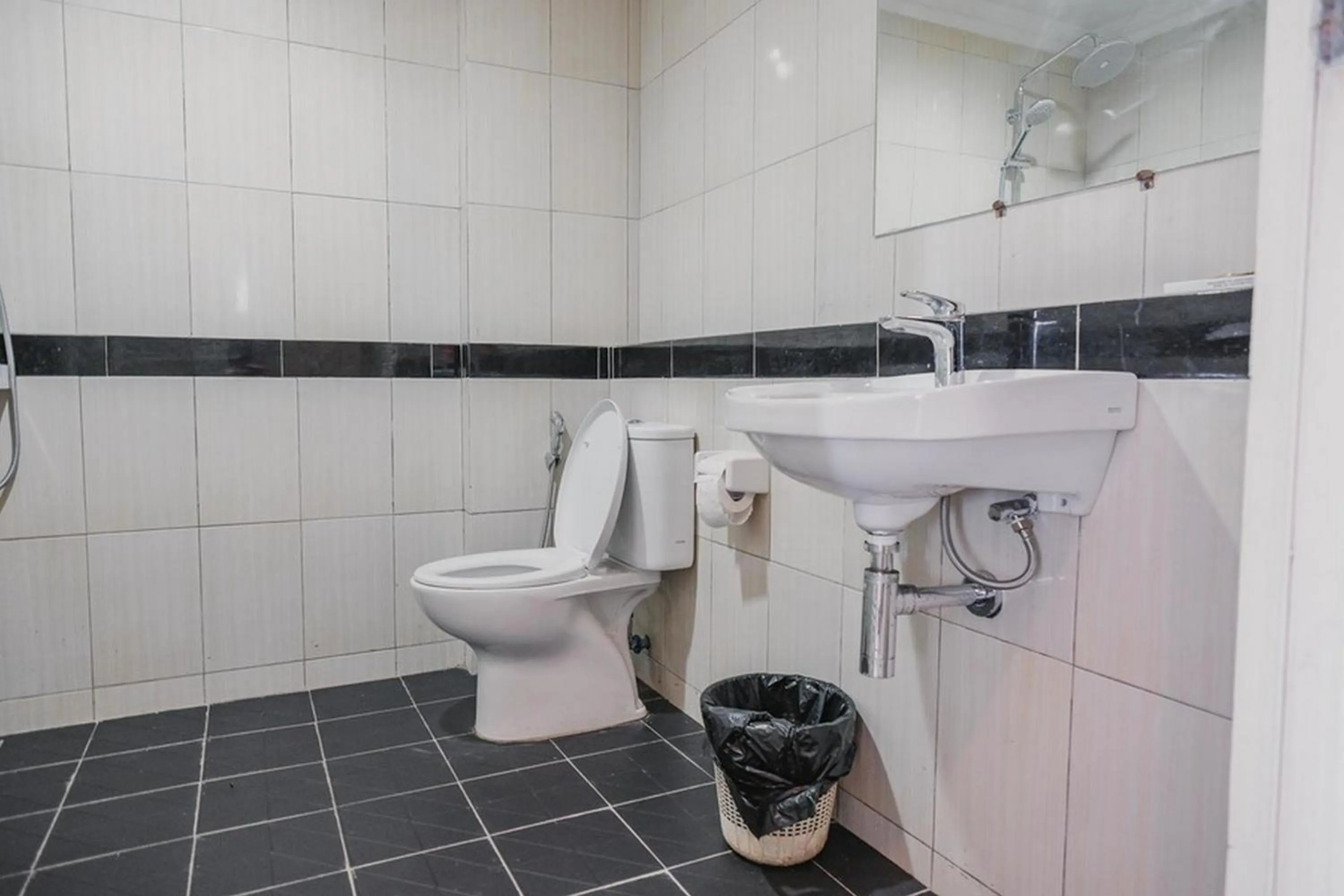 RedDoorz Plus near Pelabuhan Merak