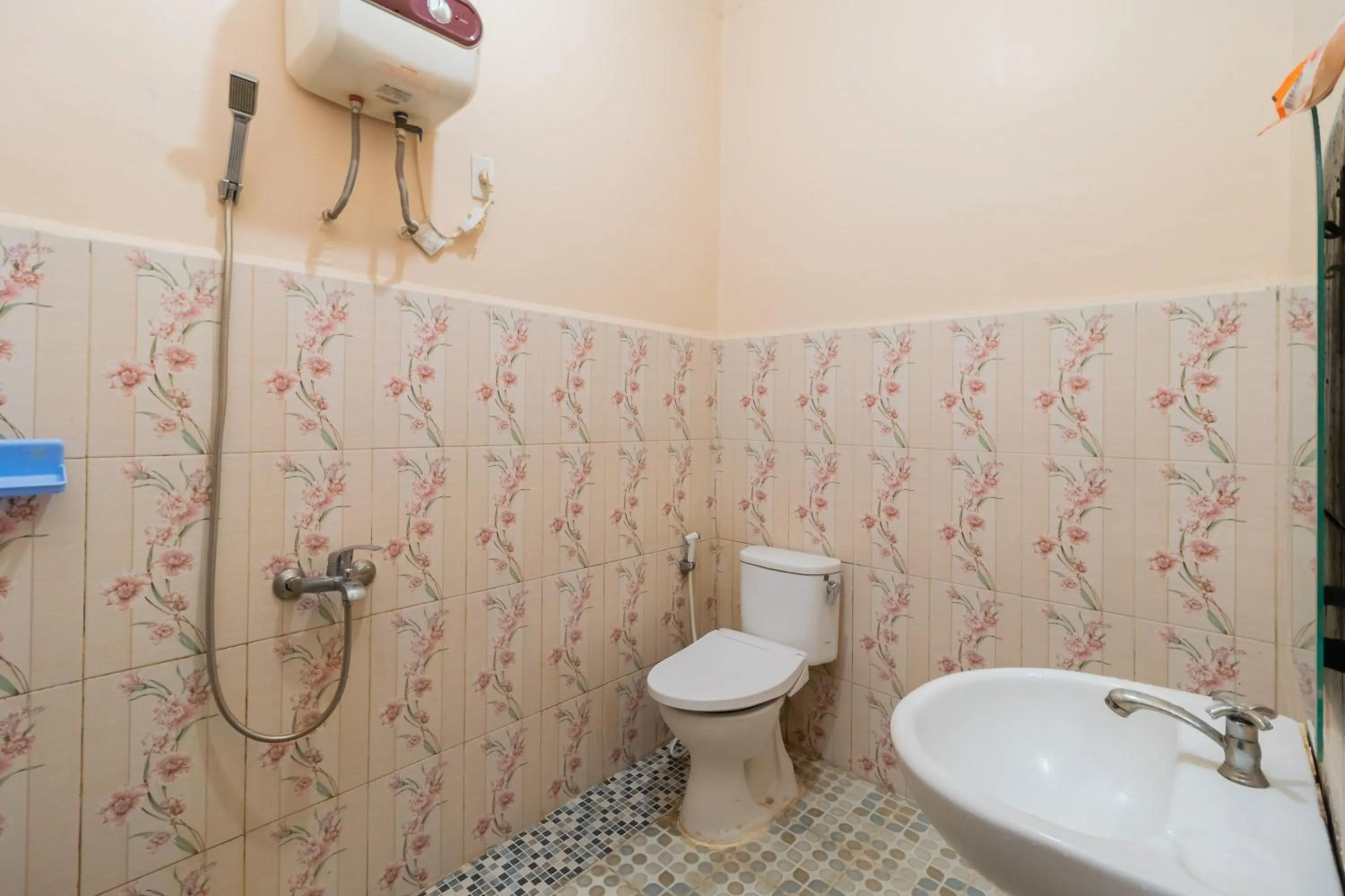 Bathroom in RedDoorz @ Pematangsiantar