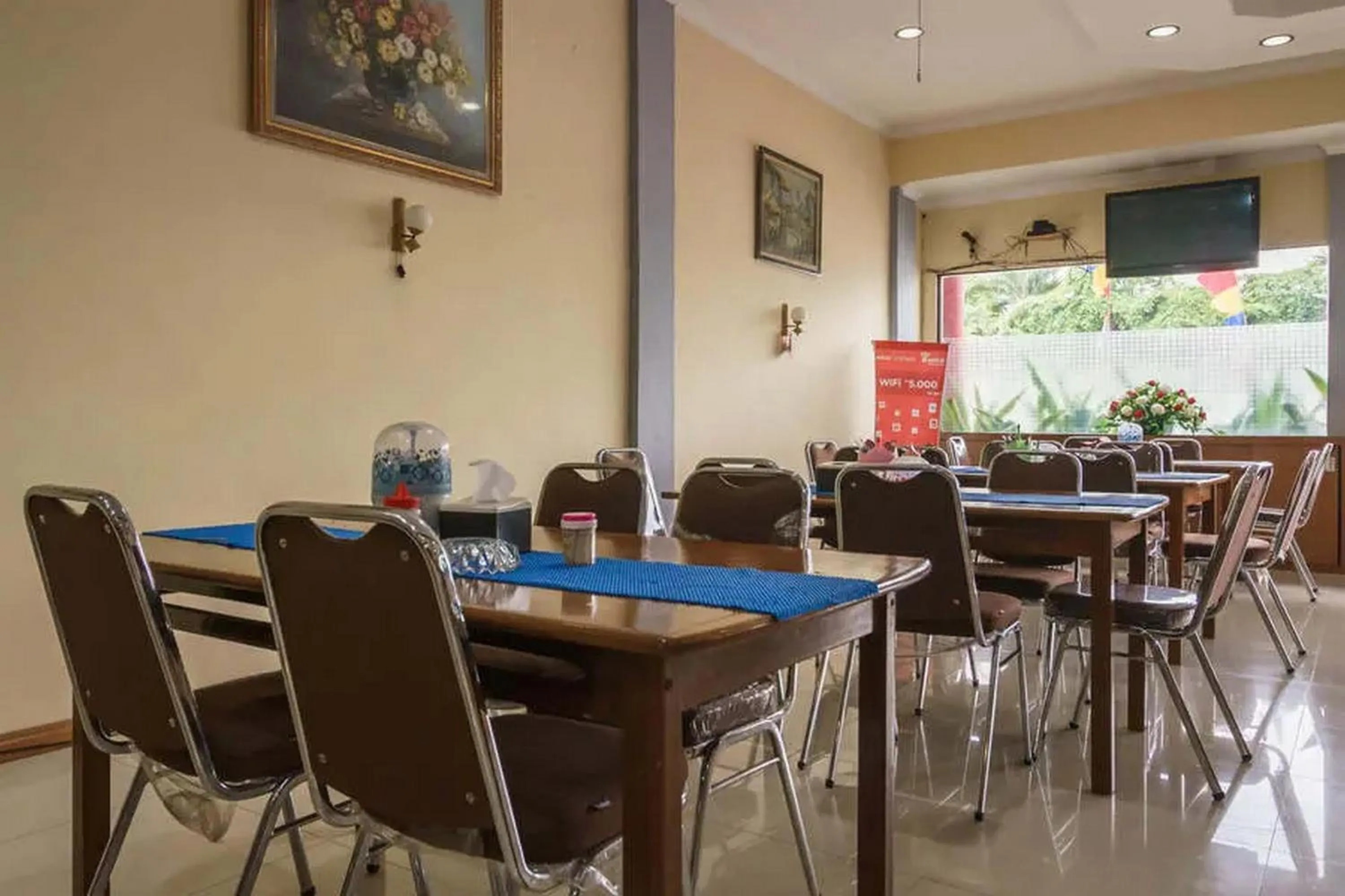 Restaurant/places to eat in RedDoorz @ Pematangsiantar