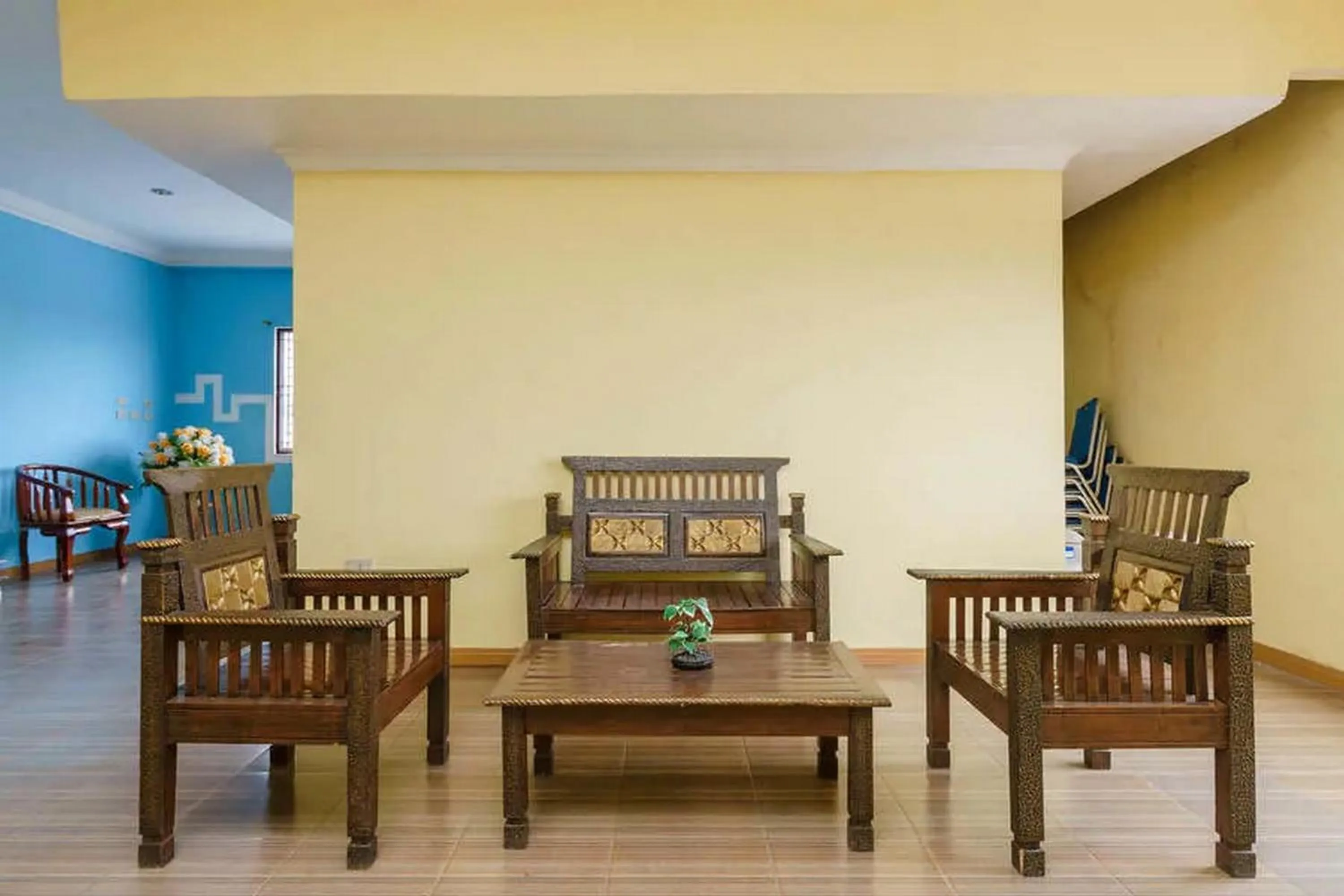 Seating area in RedDoorz @ Pematangsiantar