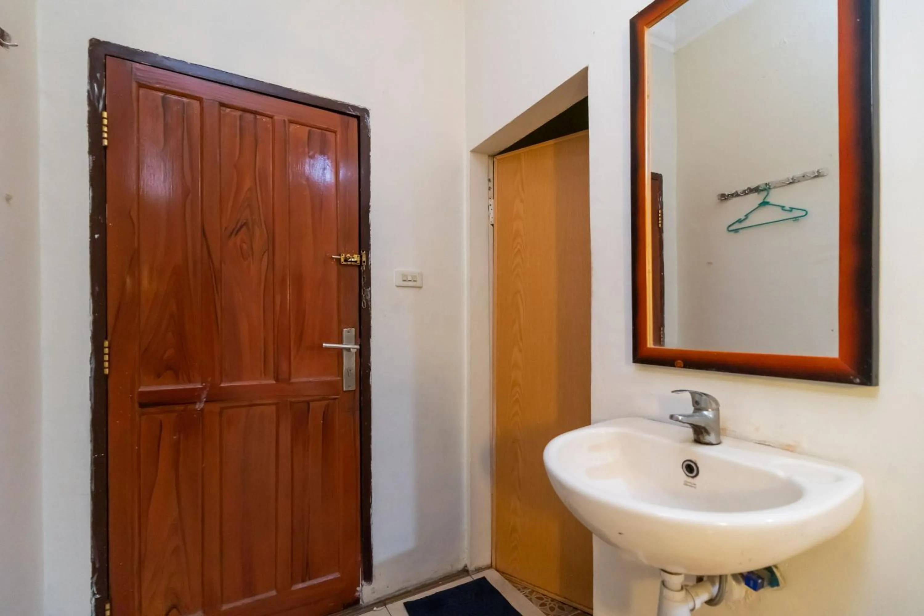 Bathroom in RedDoorz @ Pematangsiantar