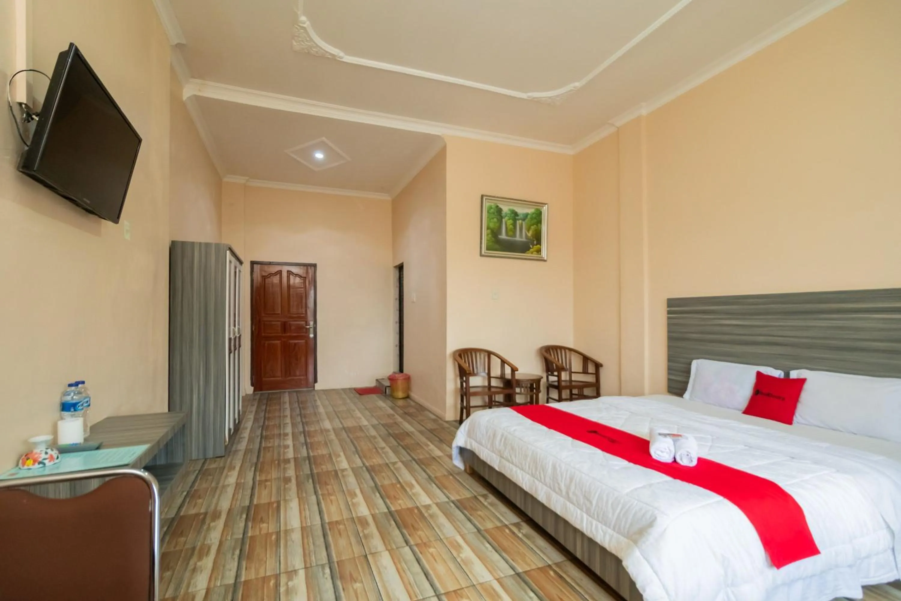 Photo of the whole room, Bed in RedDoorz @ Pematangsiantar