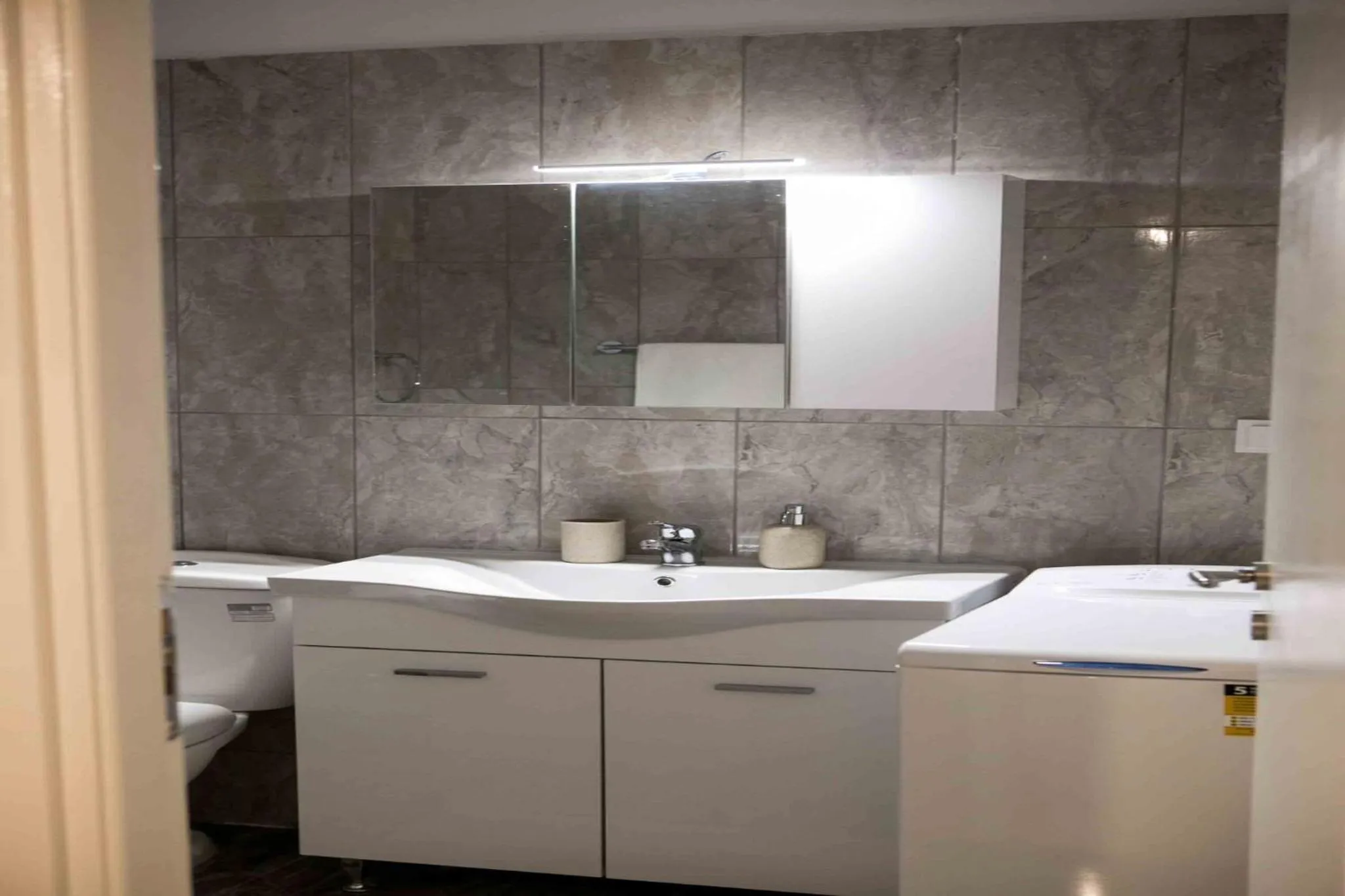 Bathroom in Best House, Kolchidos, Ampelokipoi Metro, Athens