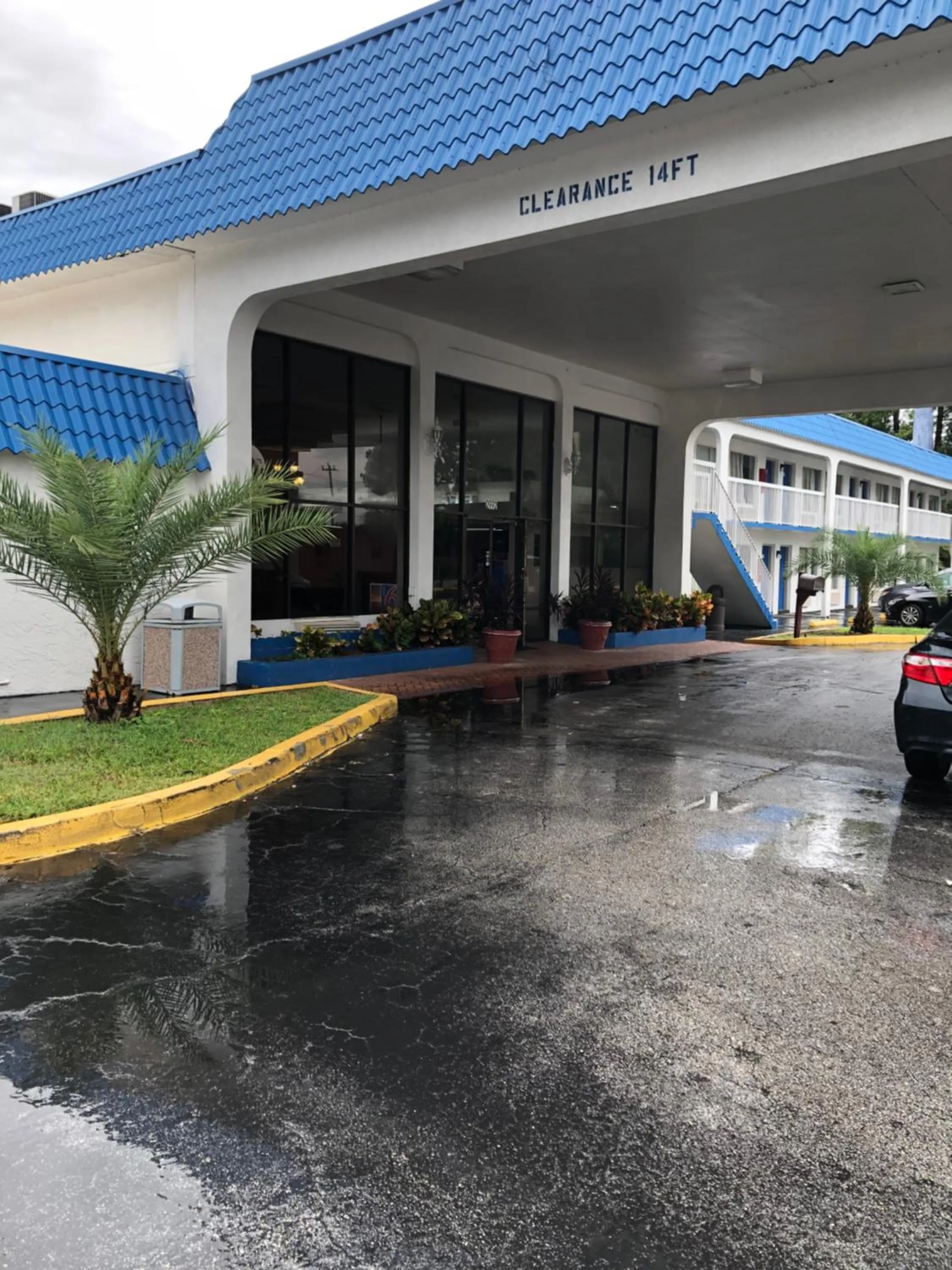 Parking in Motel 6-Daytona Beach, FL - Speedway