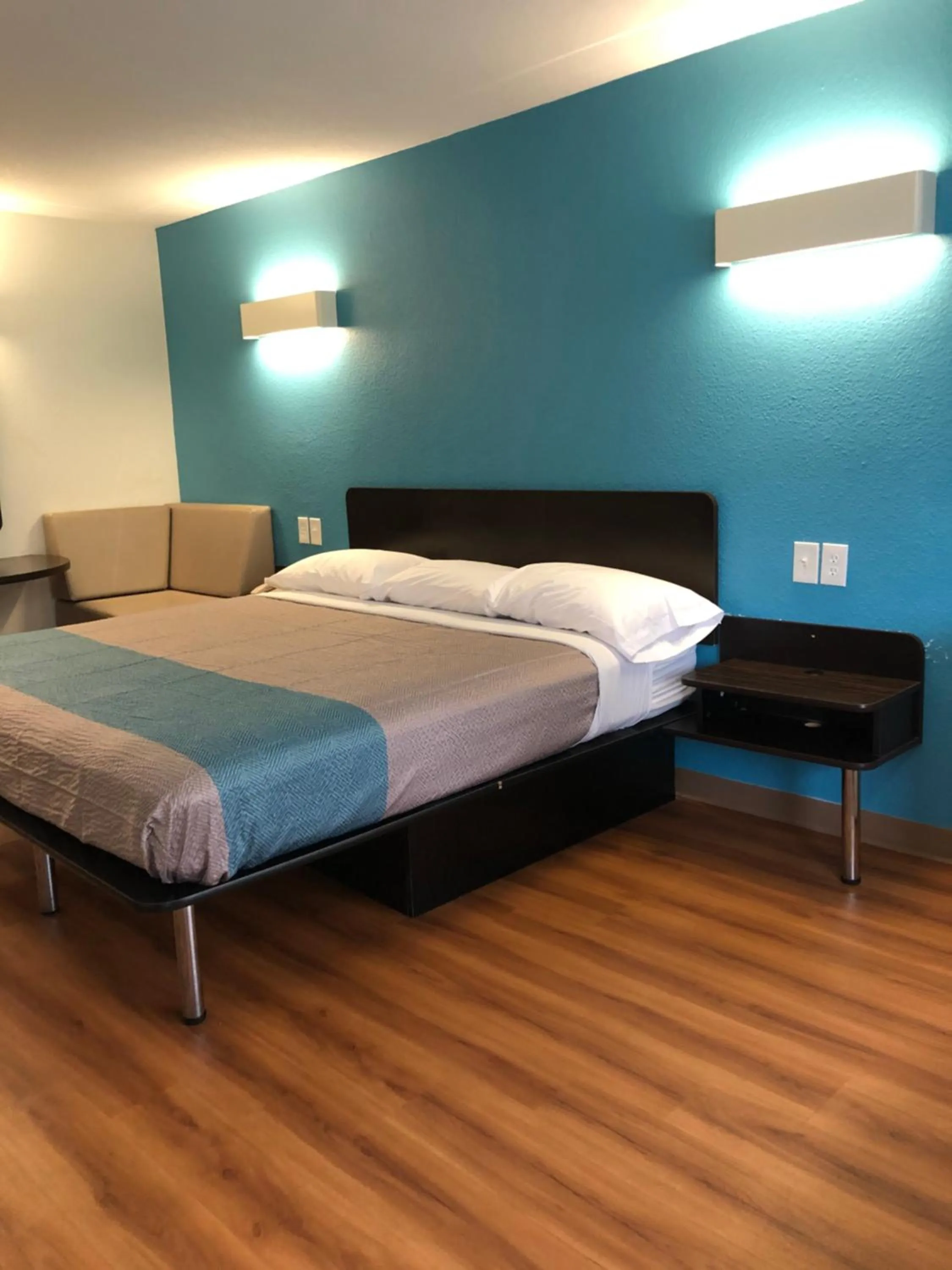 Bedroom, Bed in Motel 6-Daytona Beach, FL - Speedway