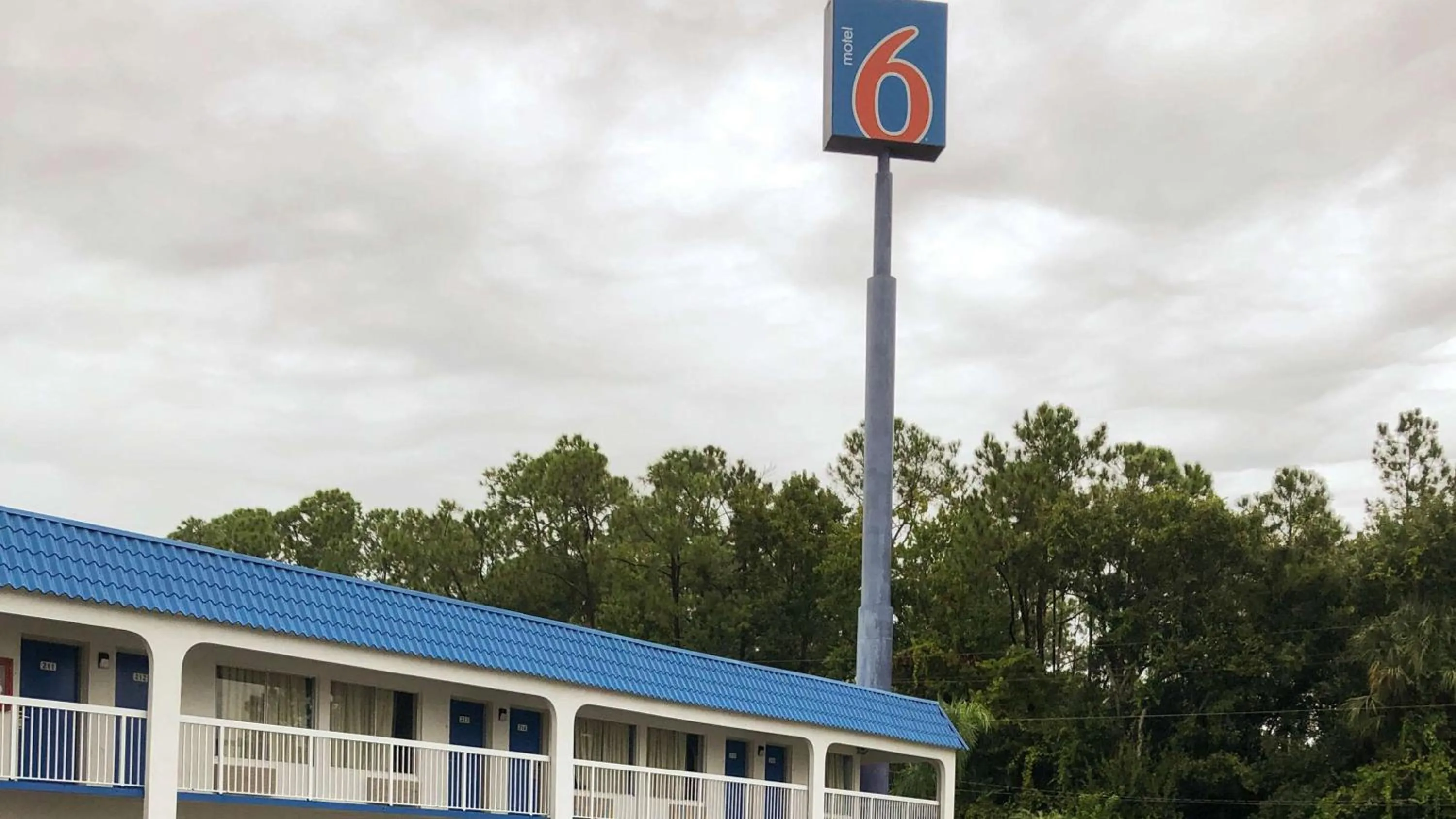 Property building in Motel 6-Daytona Beach, FL - Speedway