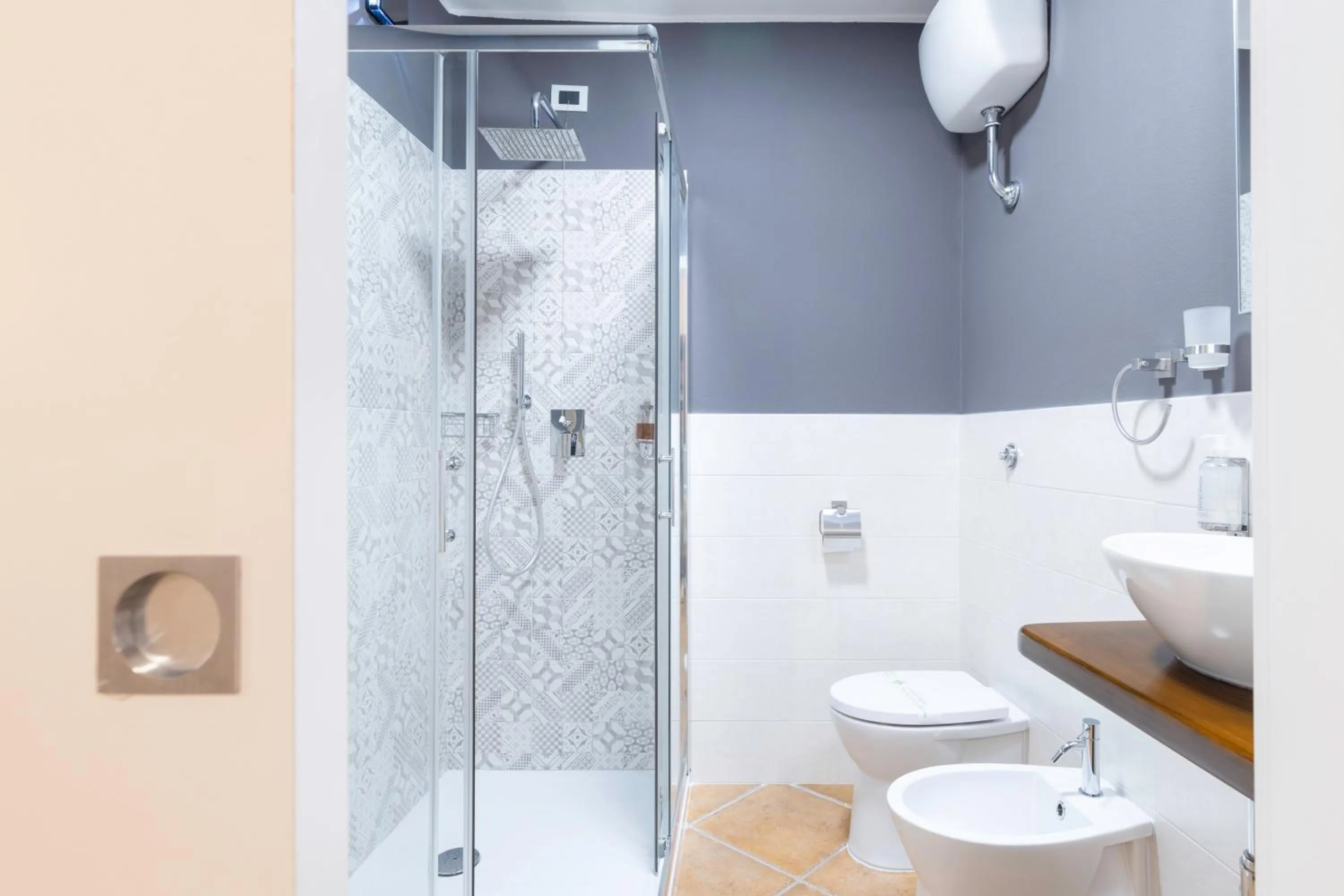 Shower in Cagliari Old Town B&B