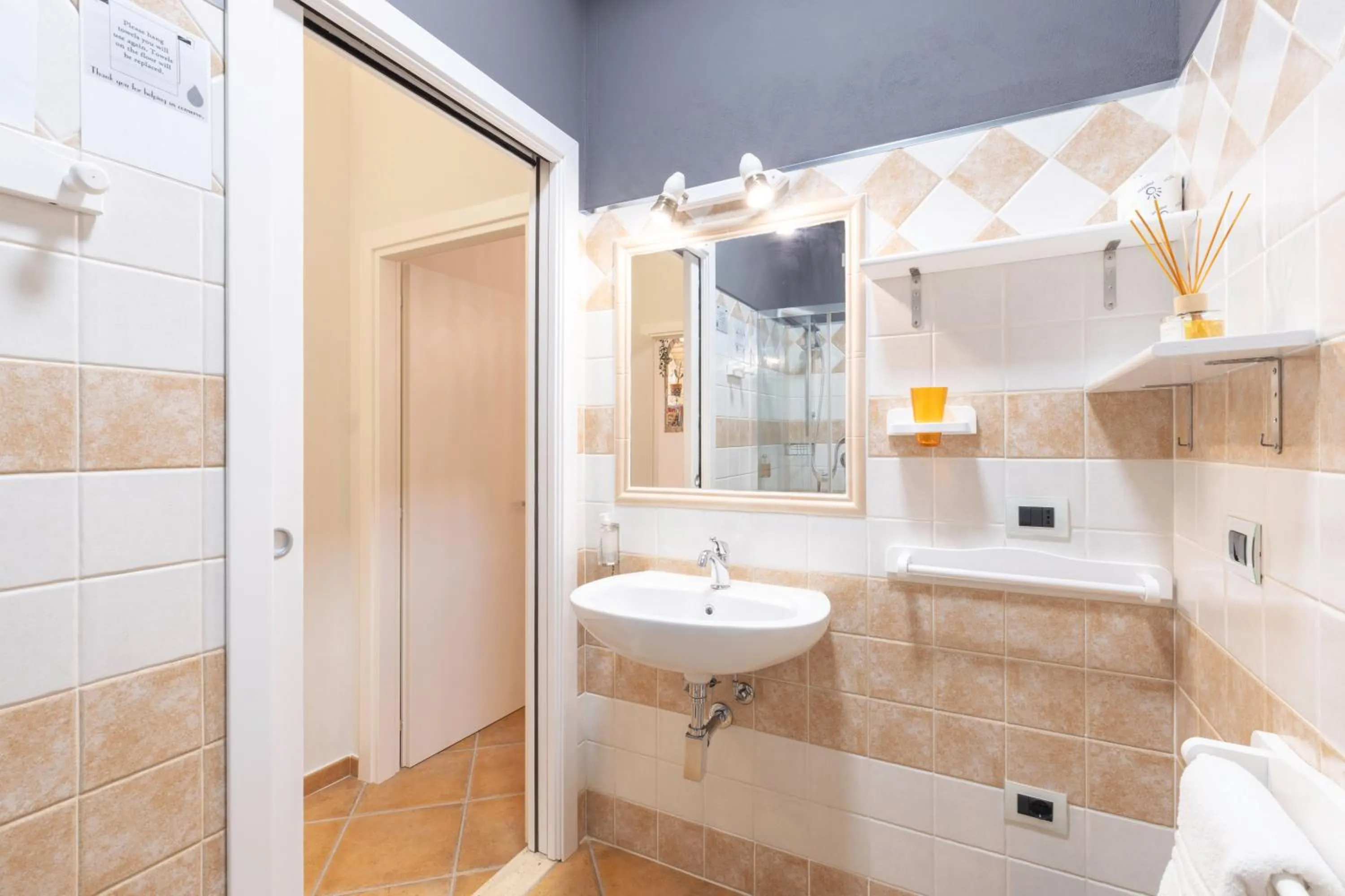 Shower in Cagliari Old Town B&B