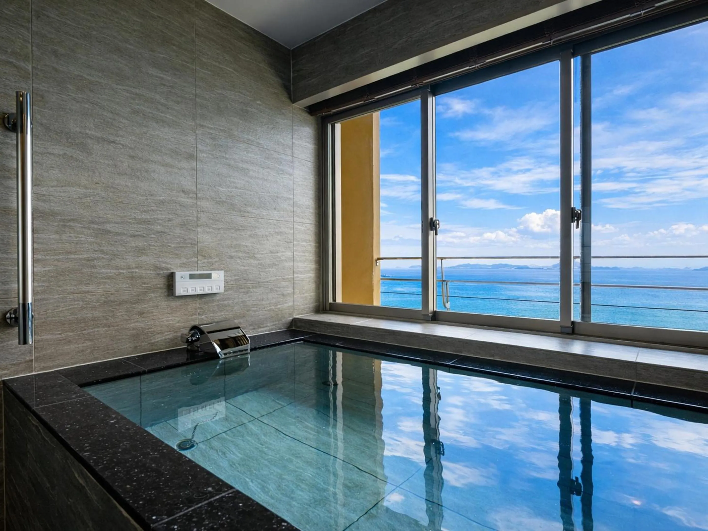 Premium Twin Room - single occupancy - Ocean View with Semi-Open-Air Bath ＆Deck in KAMENOI HOTEL Ako