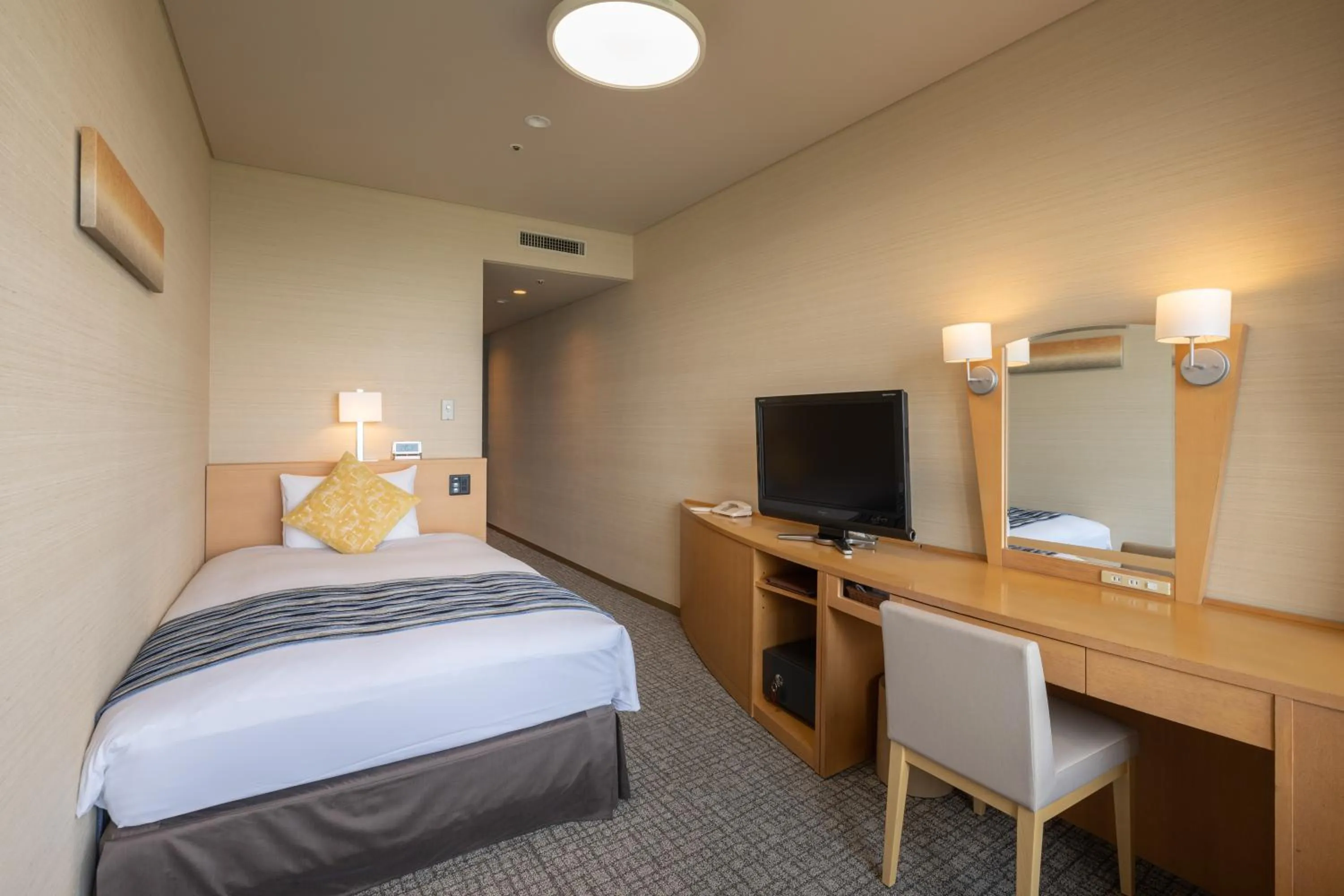 Photo of the whole room, Bed in KAMENOI HOTEL Ako