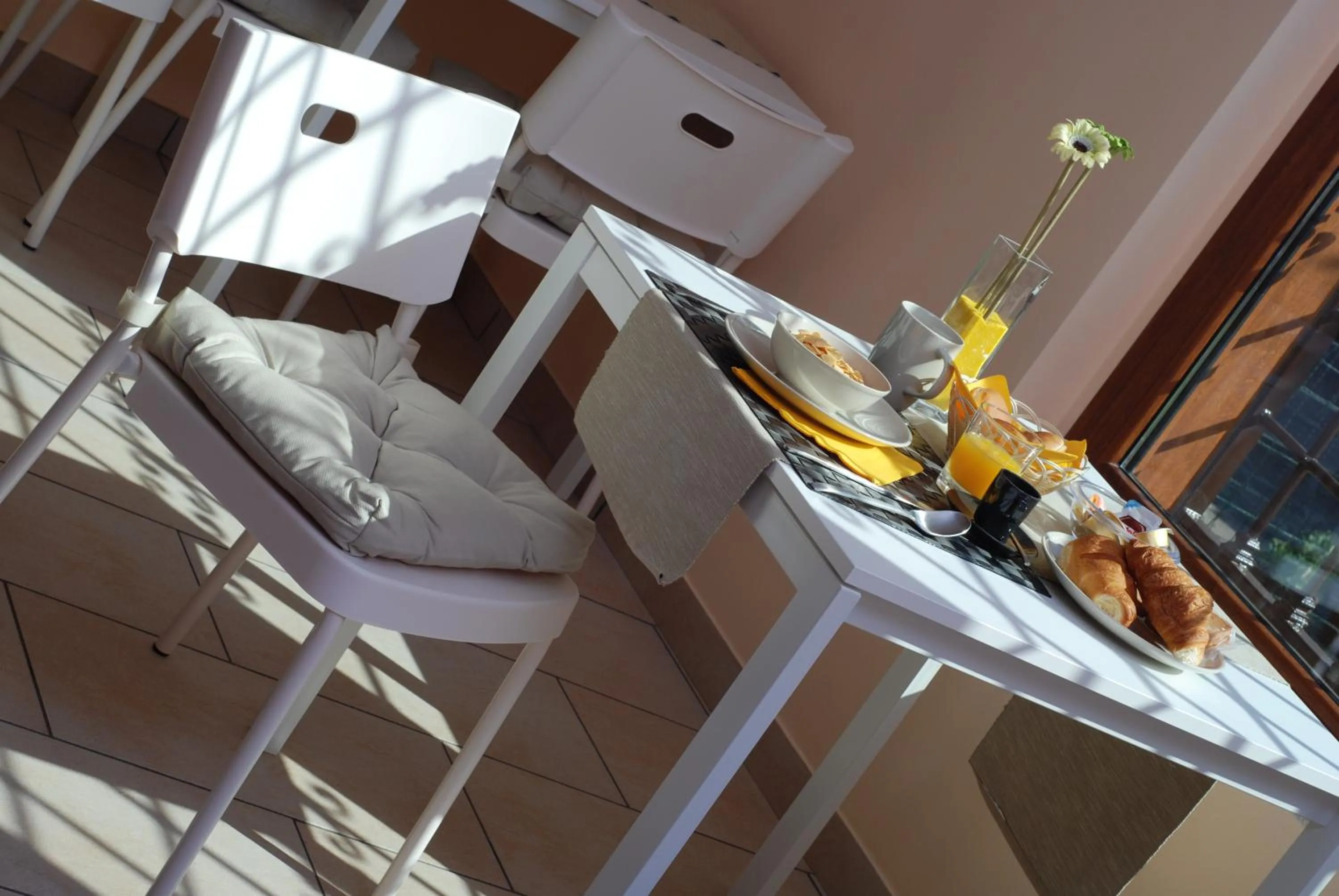 Food and drinks in The Yellow House