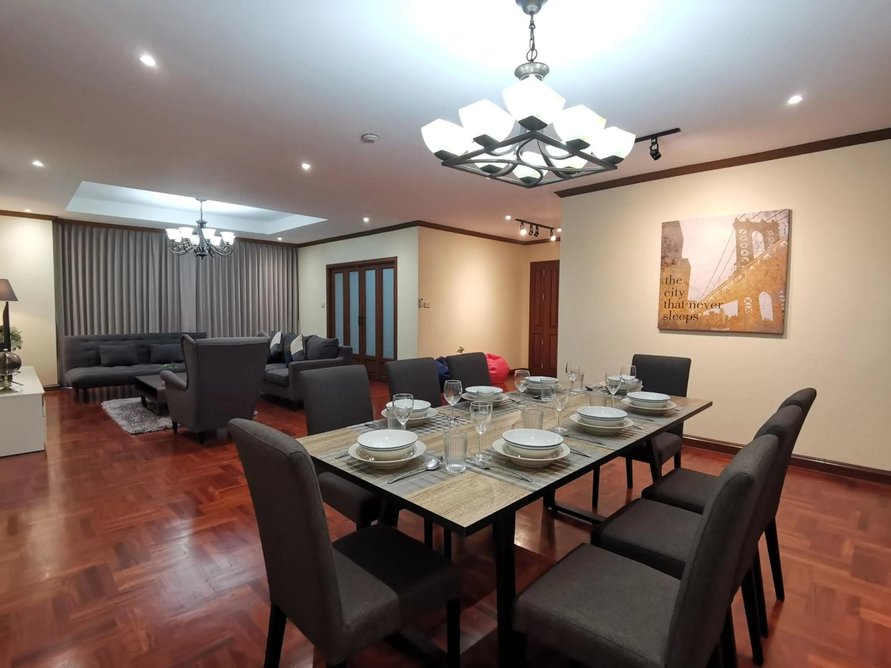 Dining area in NT Place Sukhumvit Suites