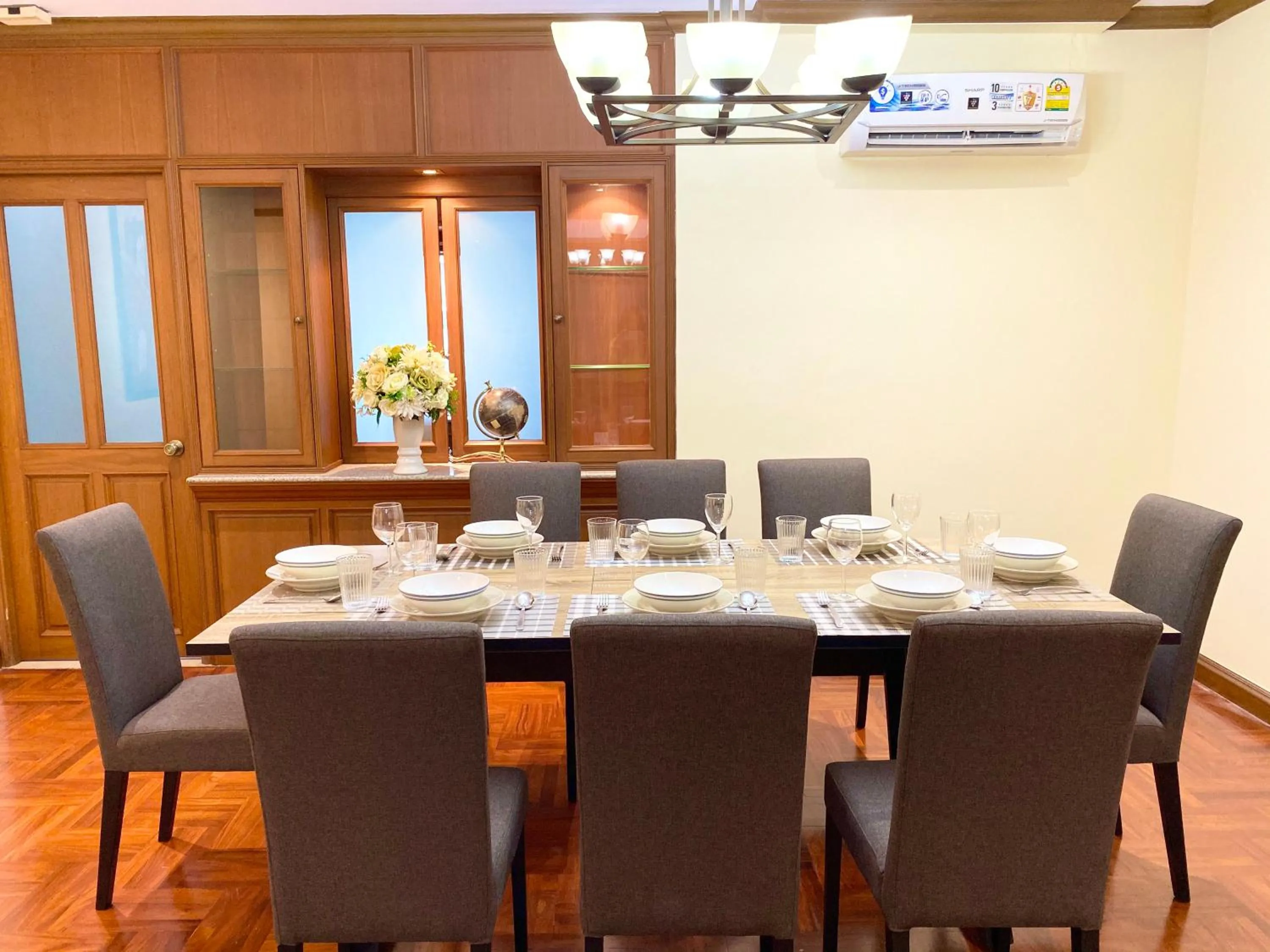 Dining area in NT Place Sukhumvit Suites