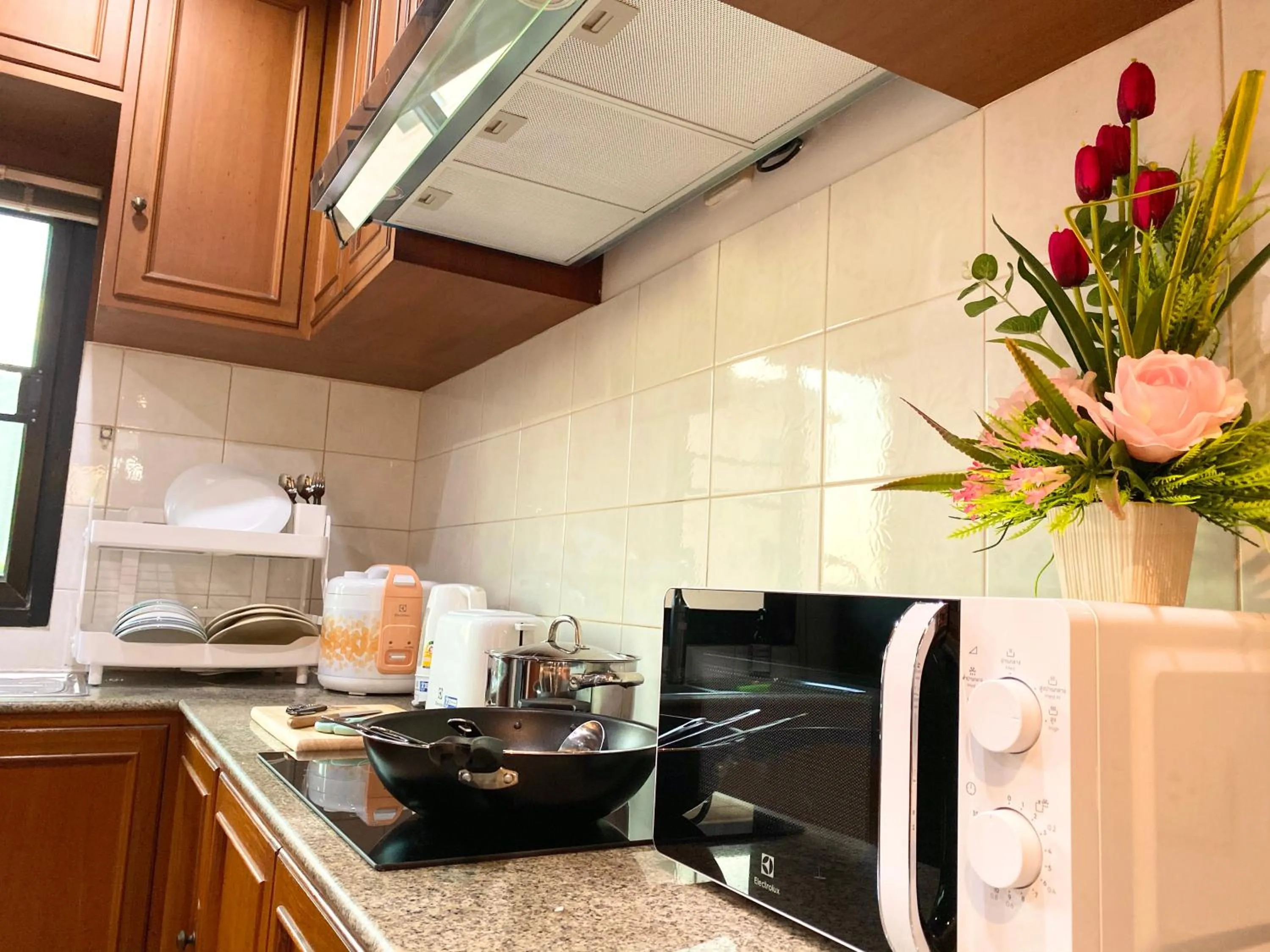 Kitchen or kitchenette in NT Place Sukhumvit Suites