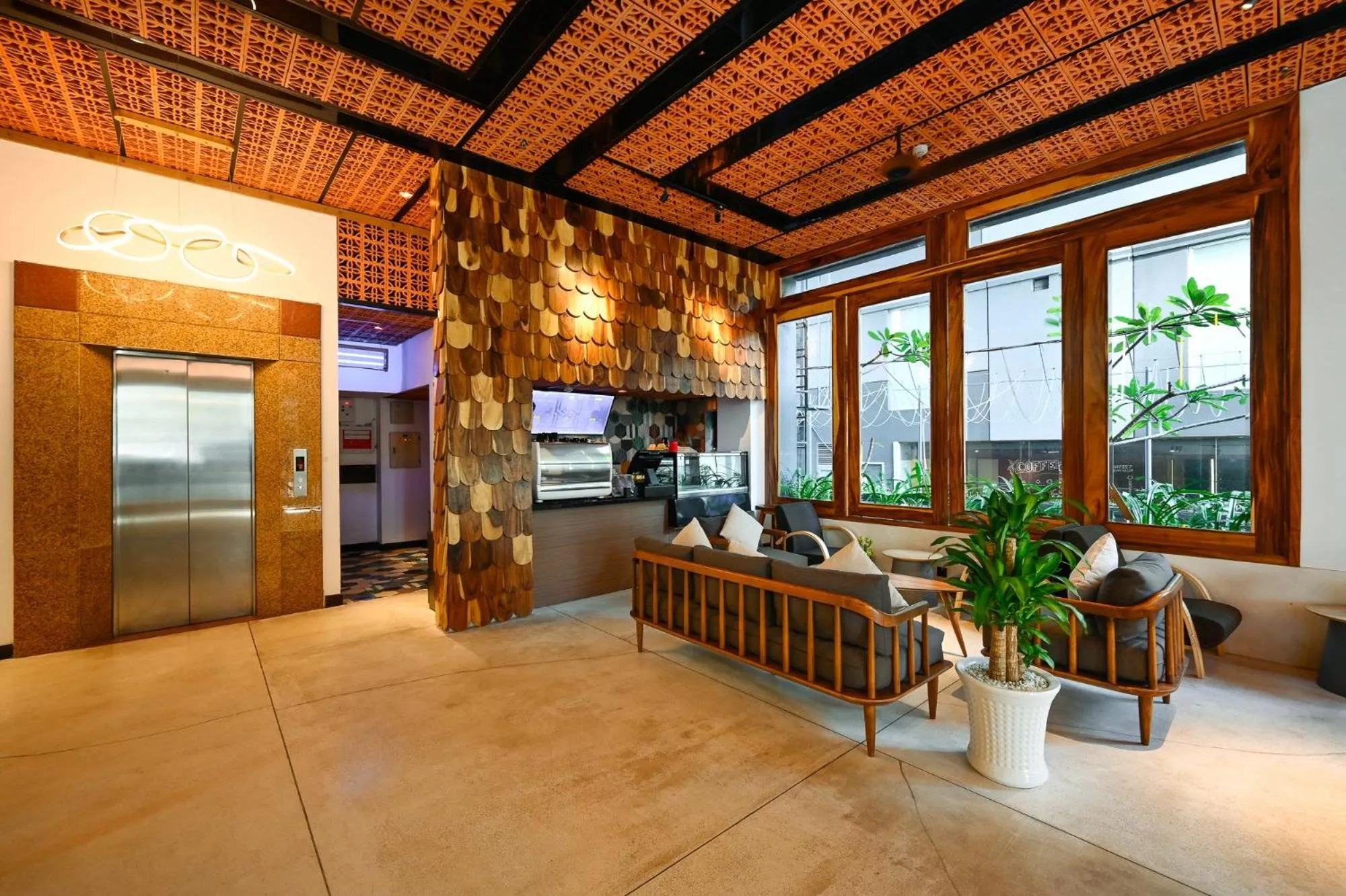 Restaurant/places to eat in Sky Gem Central Hotel