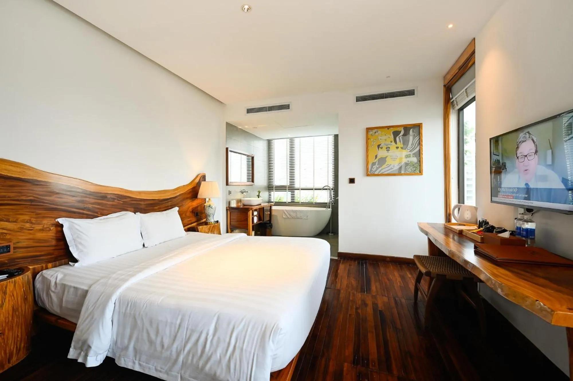 Shower, Bed in Sky Gem Central Hotel