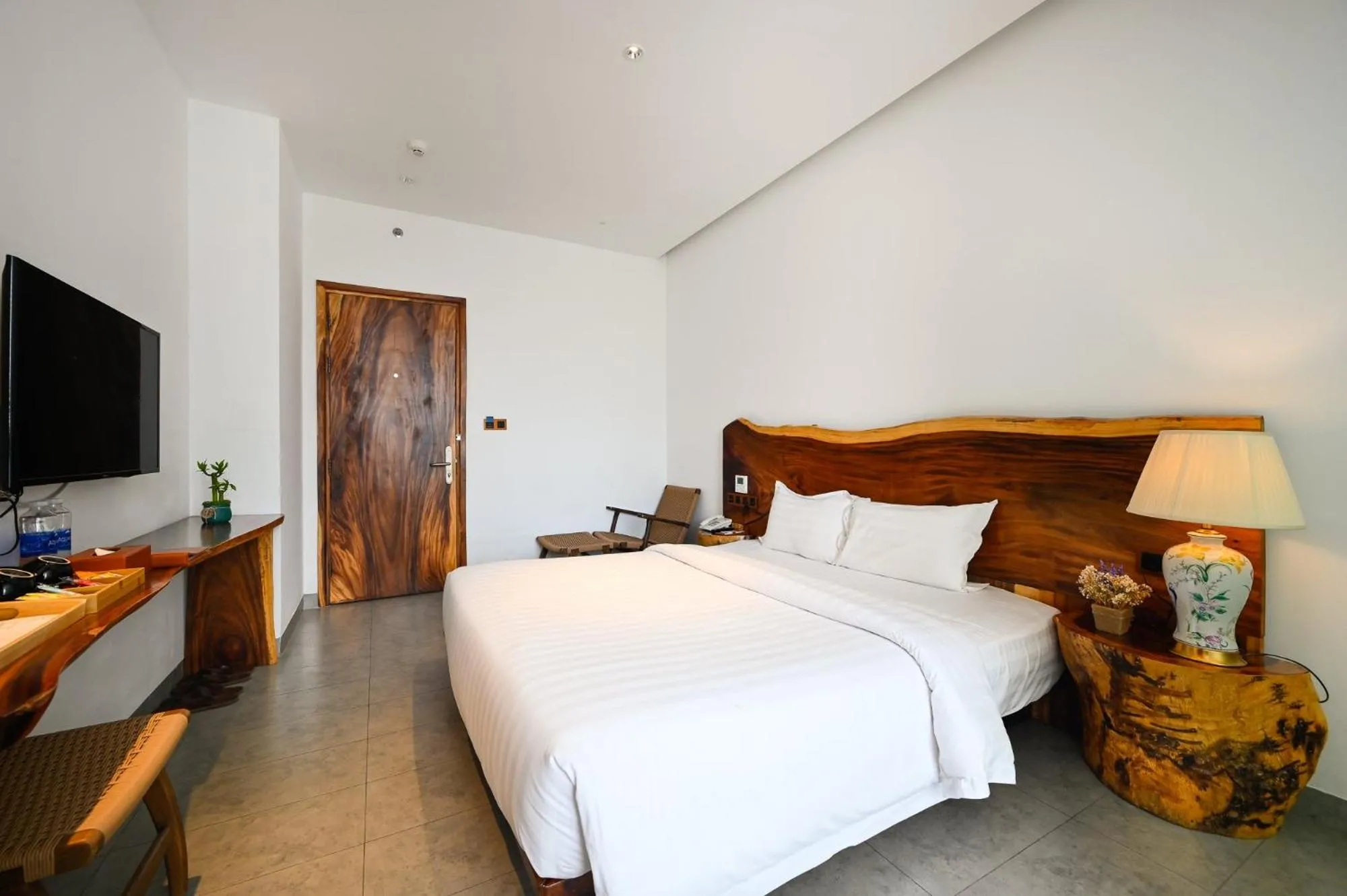 Bed in Sky Gem Central Hotel