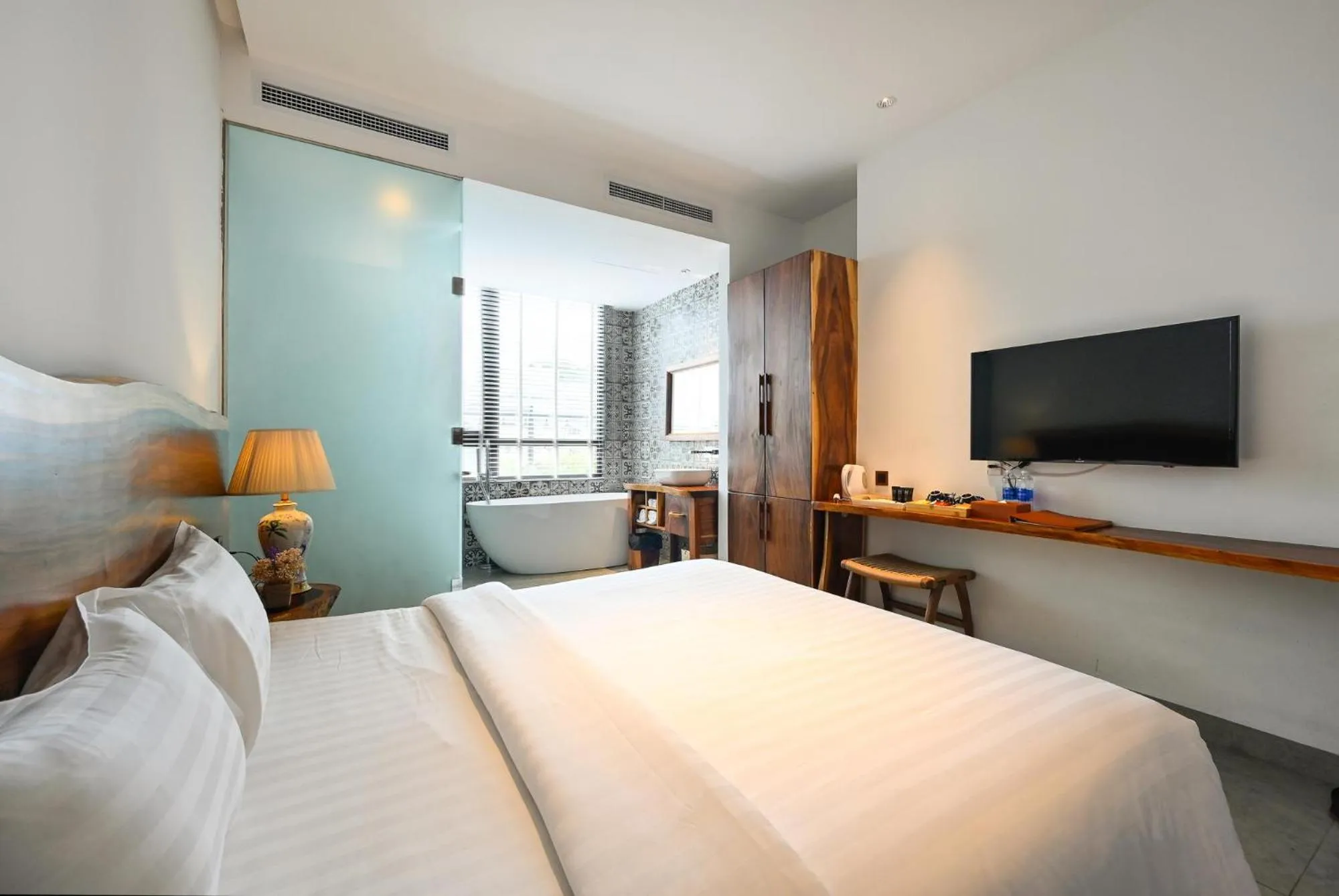 Bed in Sky Gem Central Hotel