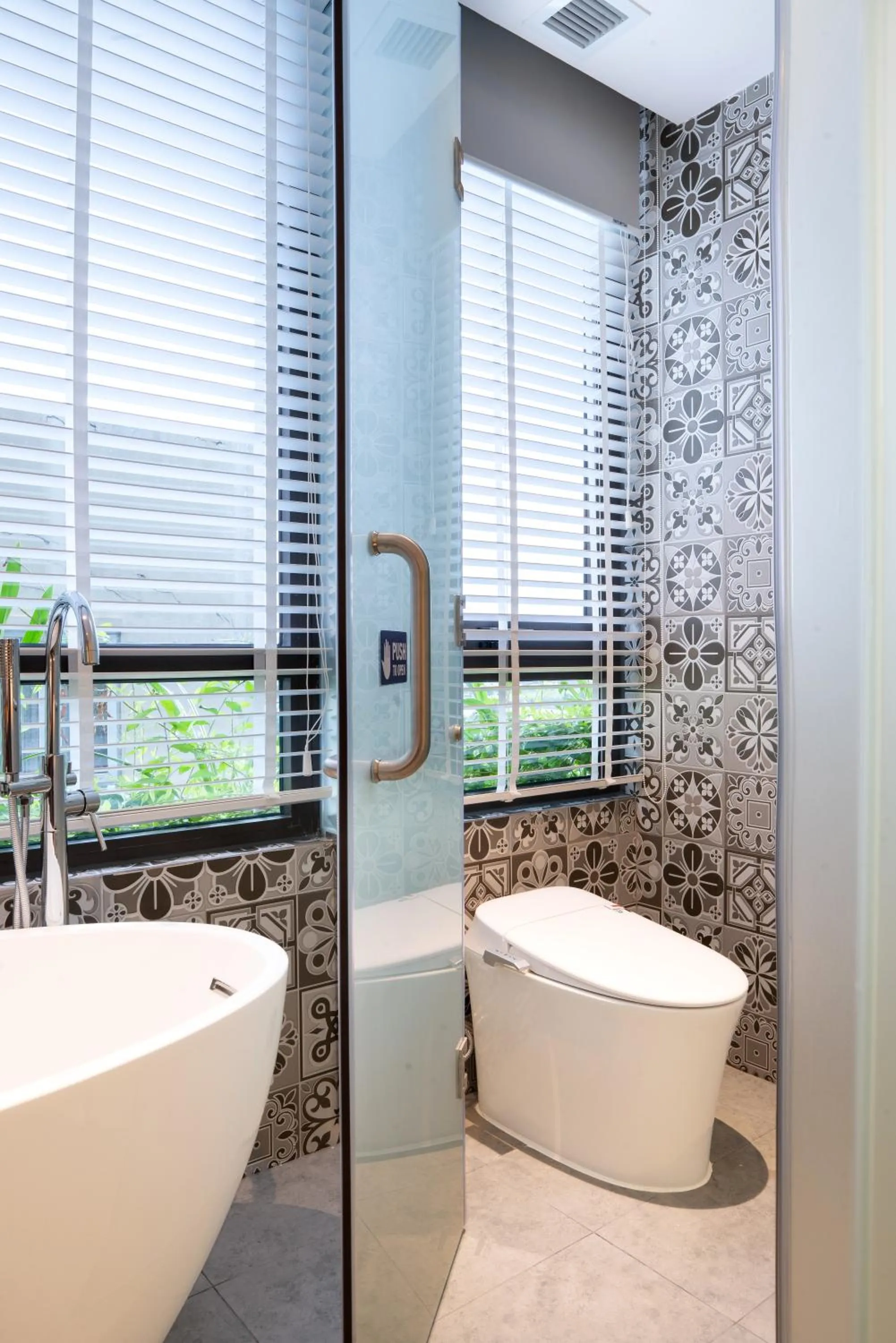 Toilet in Sky Gem Central Hotel