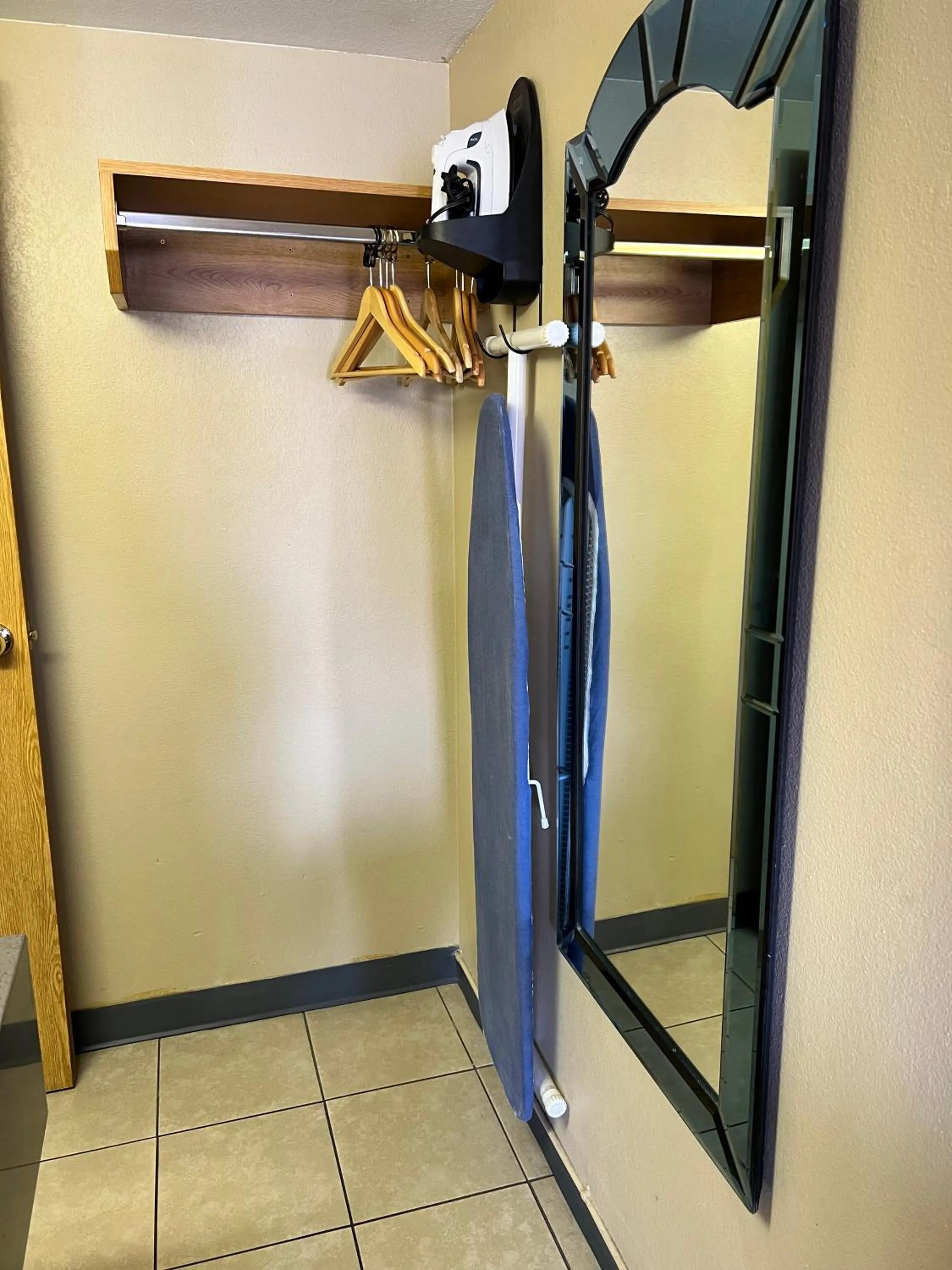 wardrobe in Highland Inn Las Vegas