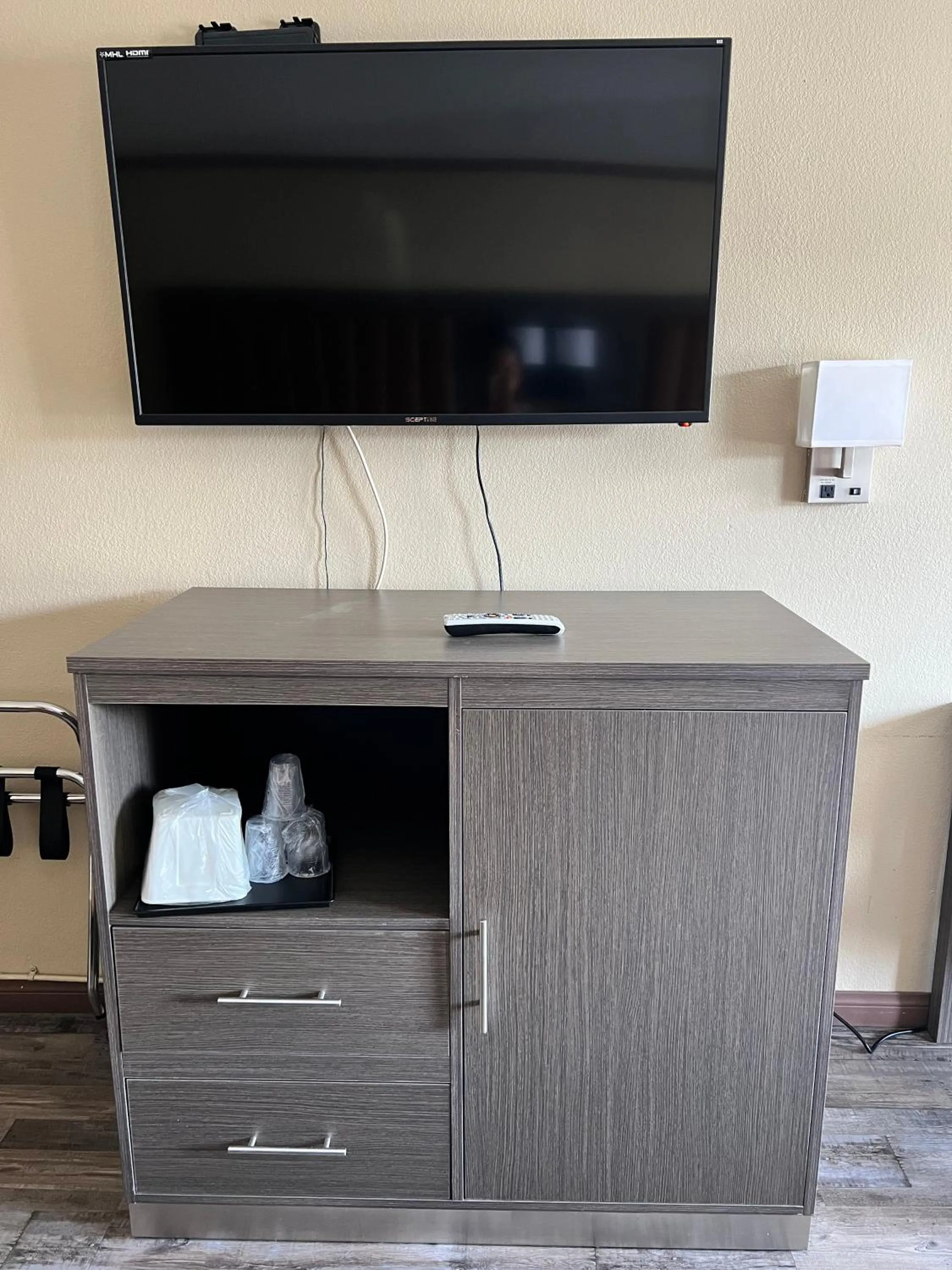 TV and multimedia in Highland Inn Las Vegas