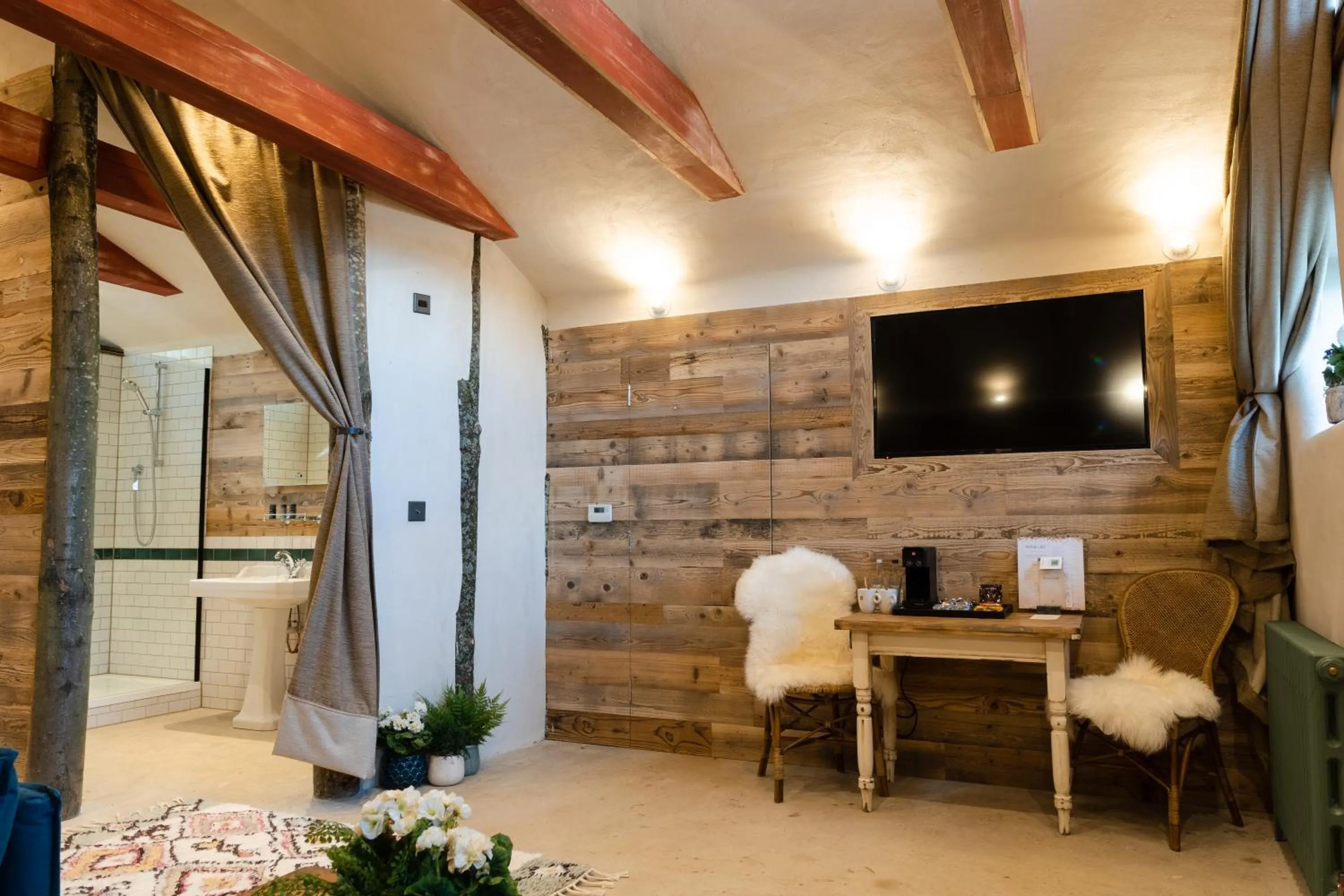 Communal lounge/ TV room in The Potting Shed Maidstone