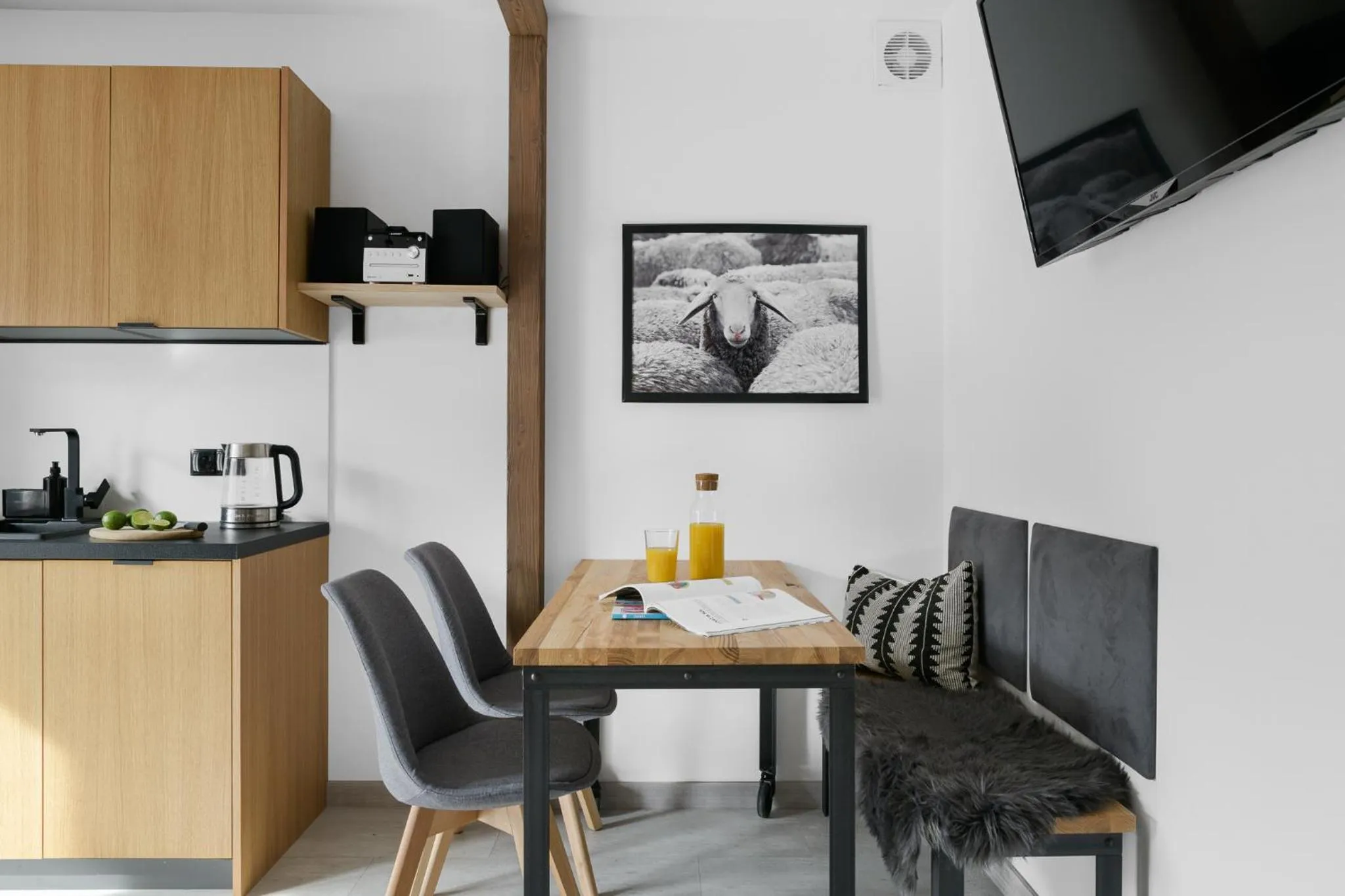 TV and multimedia in Aparthotel Narciarska 2