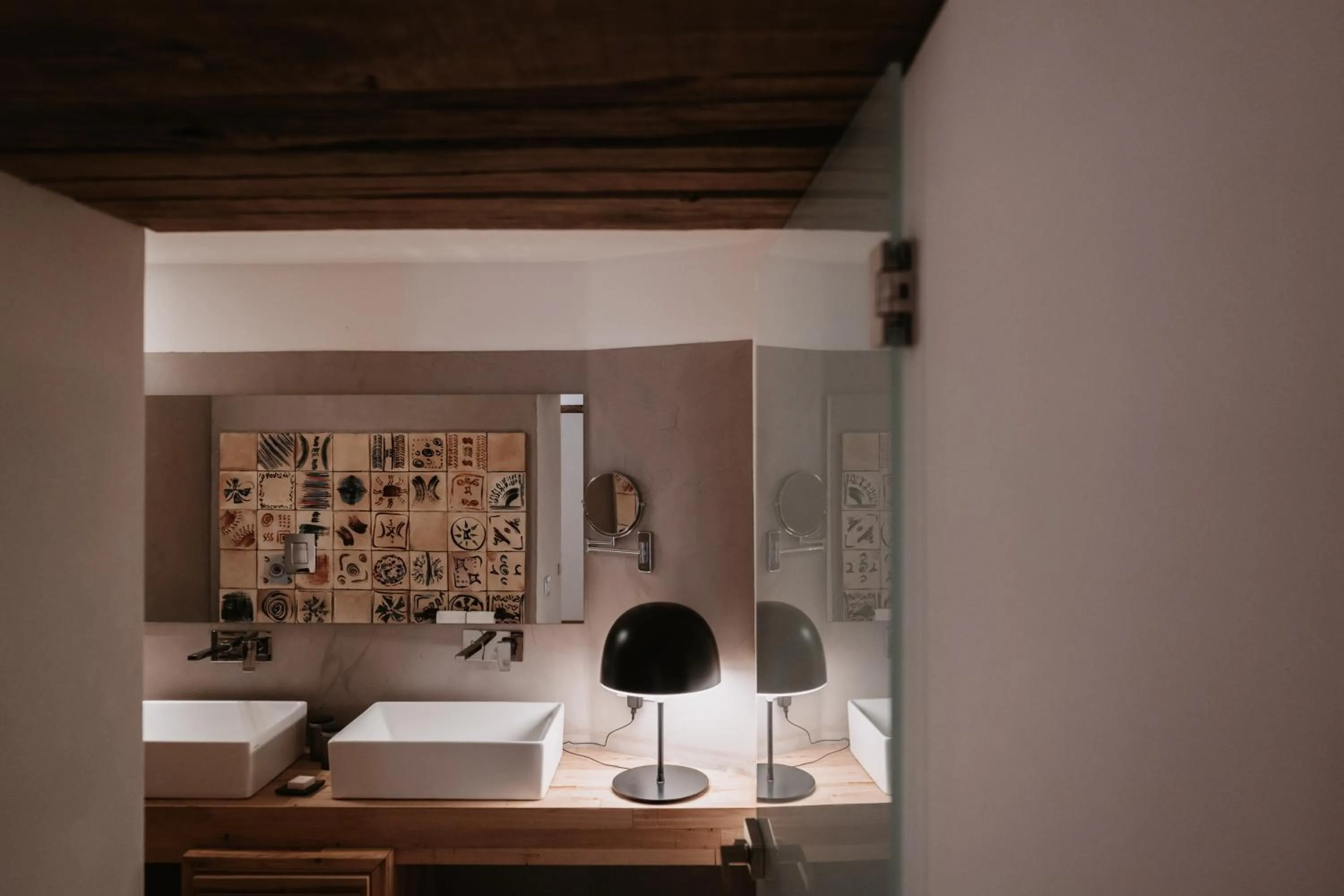 Bathroom, Bed in Praia Art Resort - Small Luxury Hotels of the world