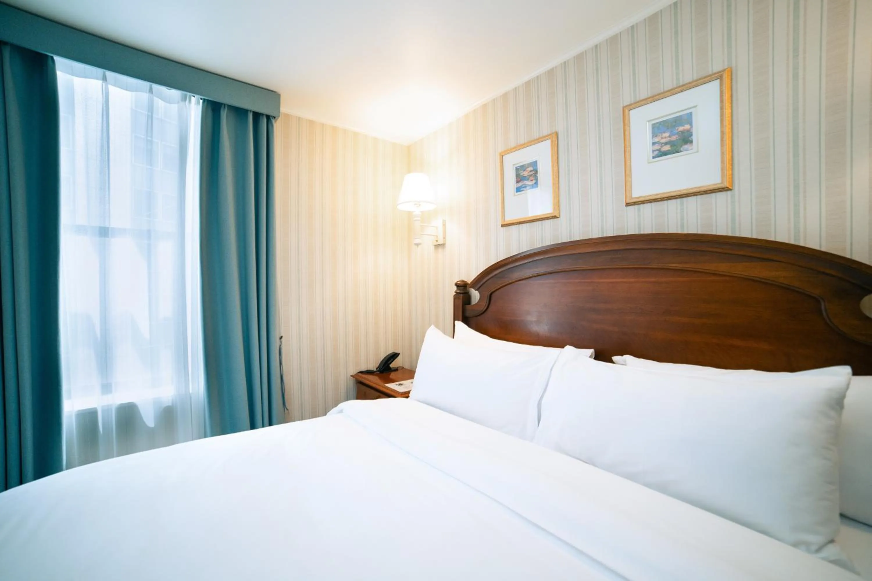 Bed in Hotel Stanford