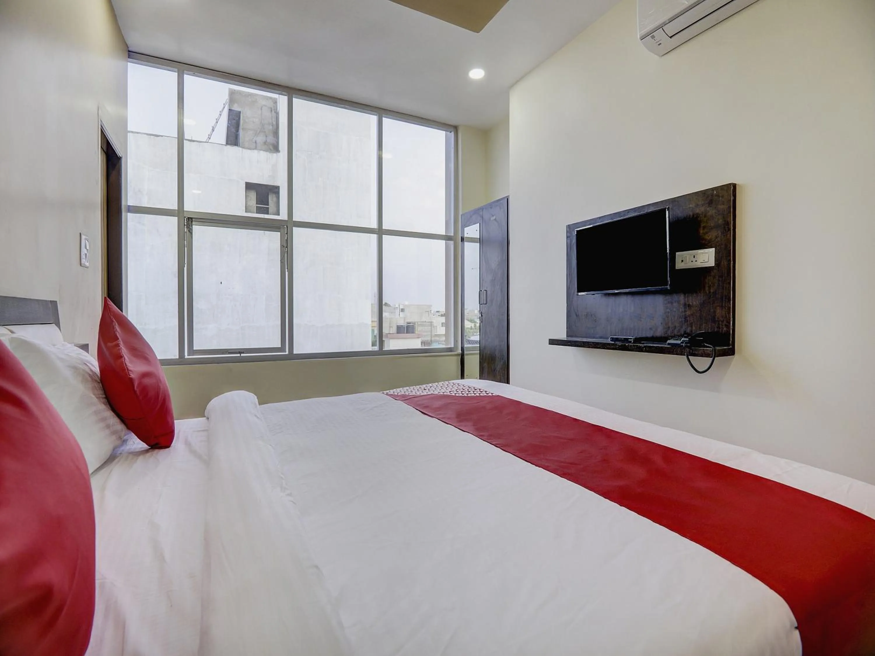 Bedroom, Bed in Hotel O Gd Palace