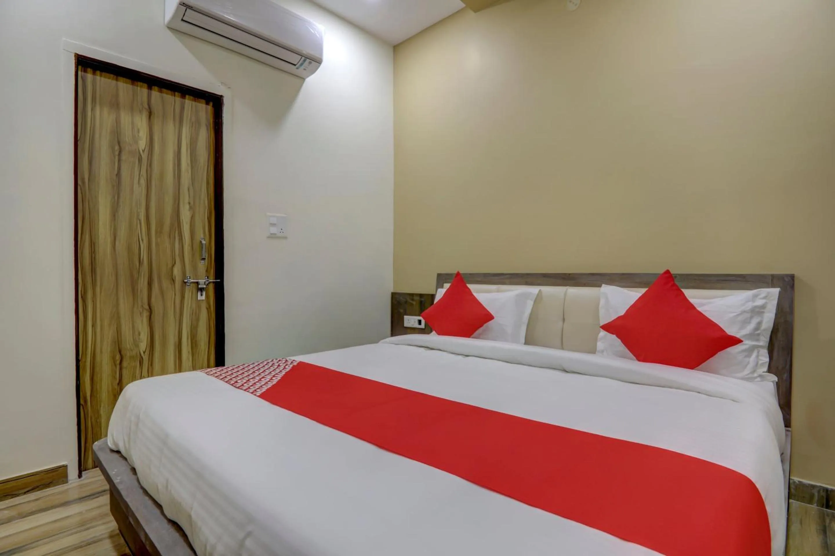 Bedroom, Bed in Hotel O Gd Palace