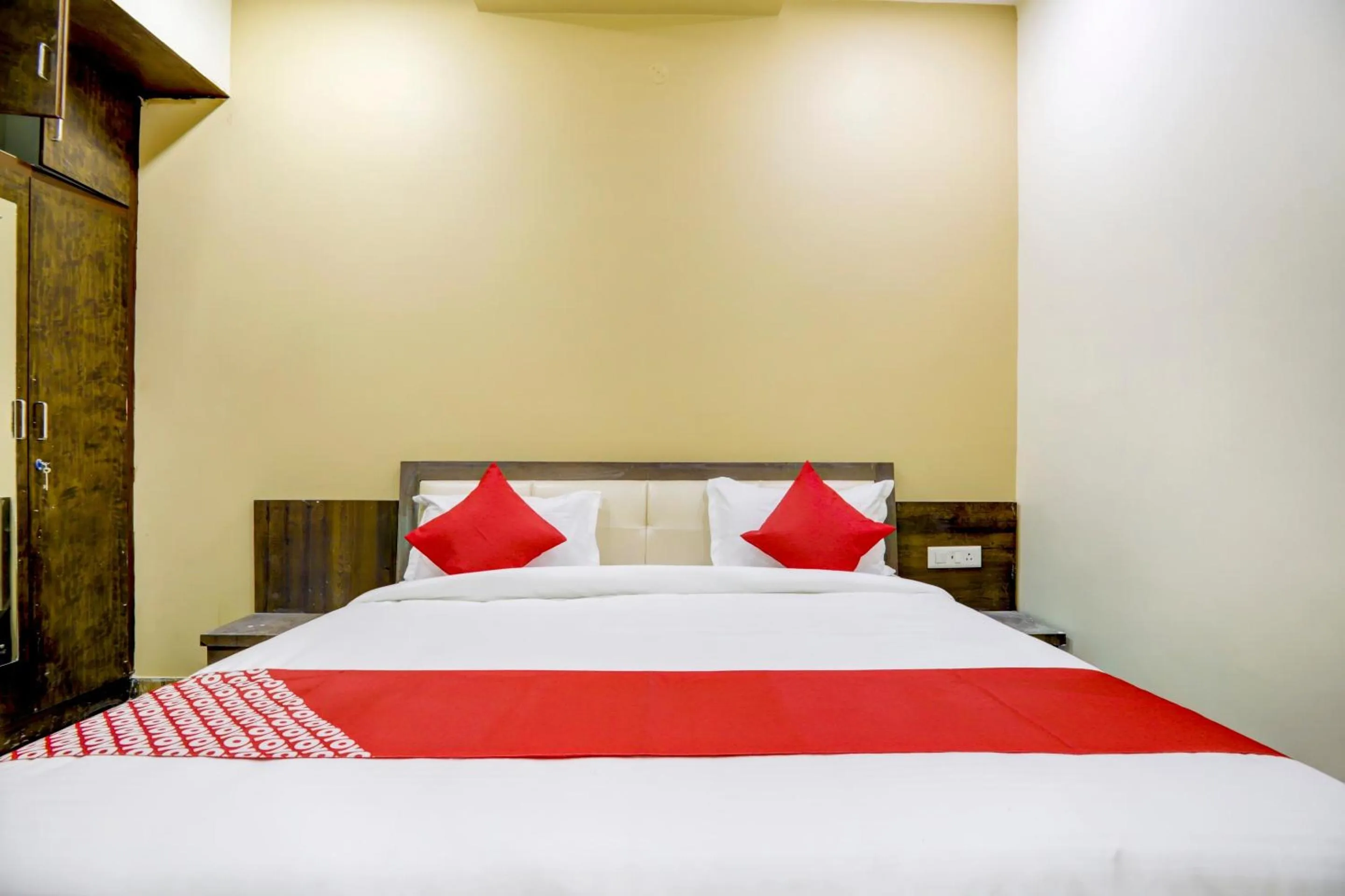 Bedroom, Bed in Hotel O Gd Palace