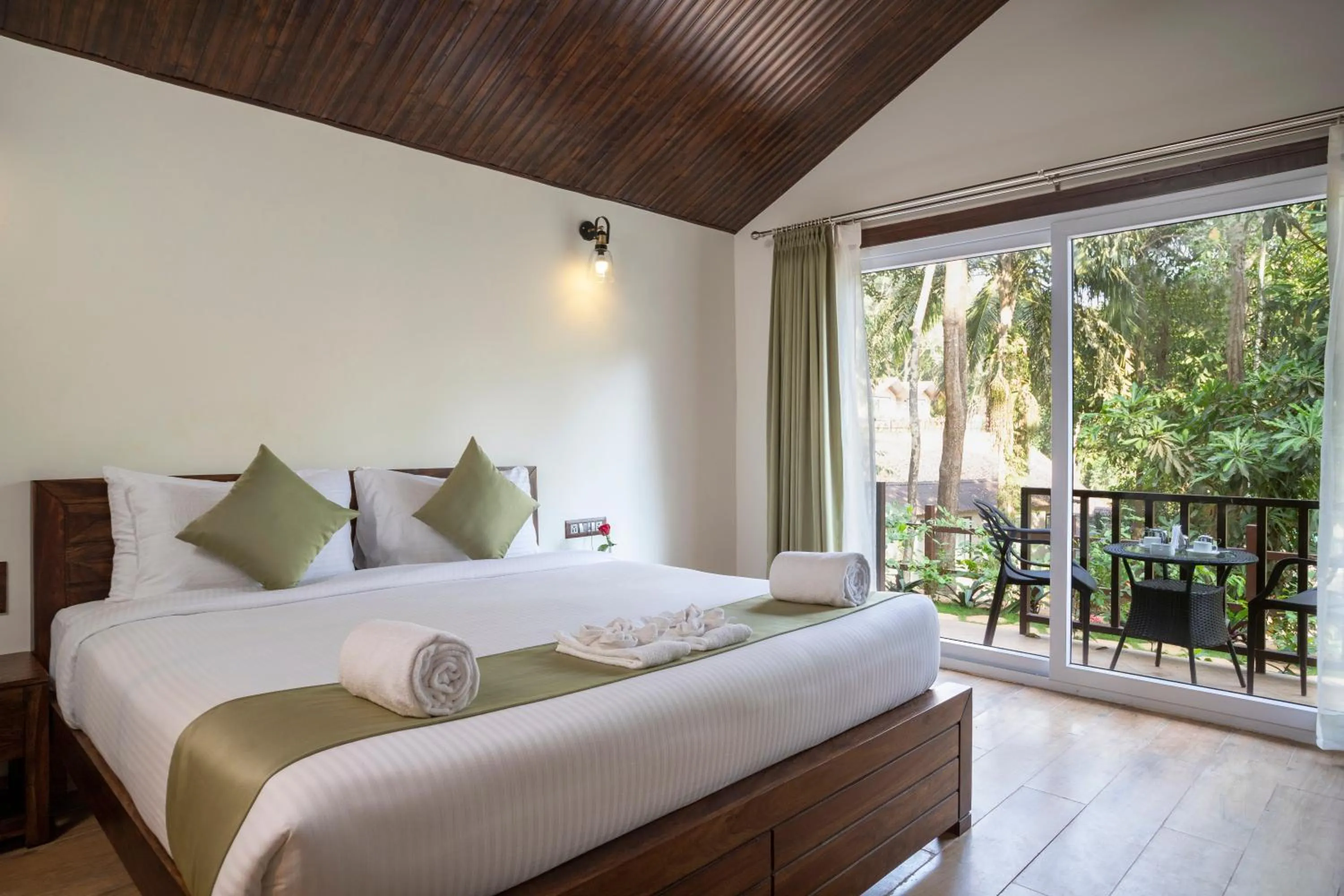 Bed in Stone Wood Premier Gokarna