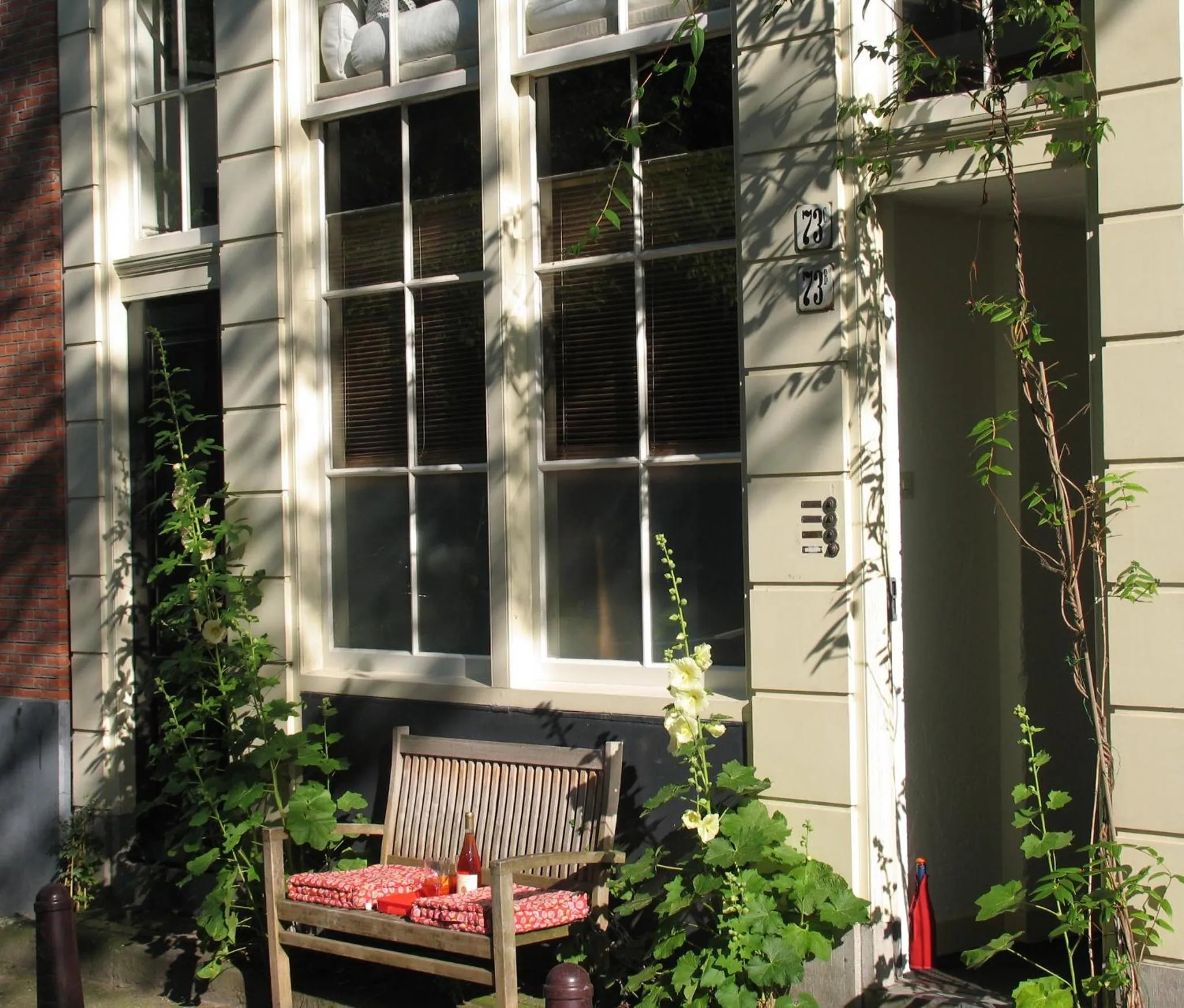 Facade/entrance in Jackie O Studio