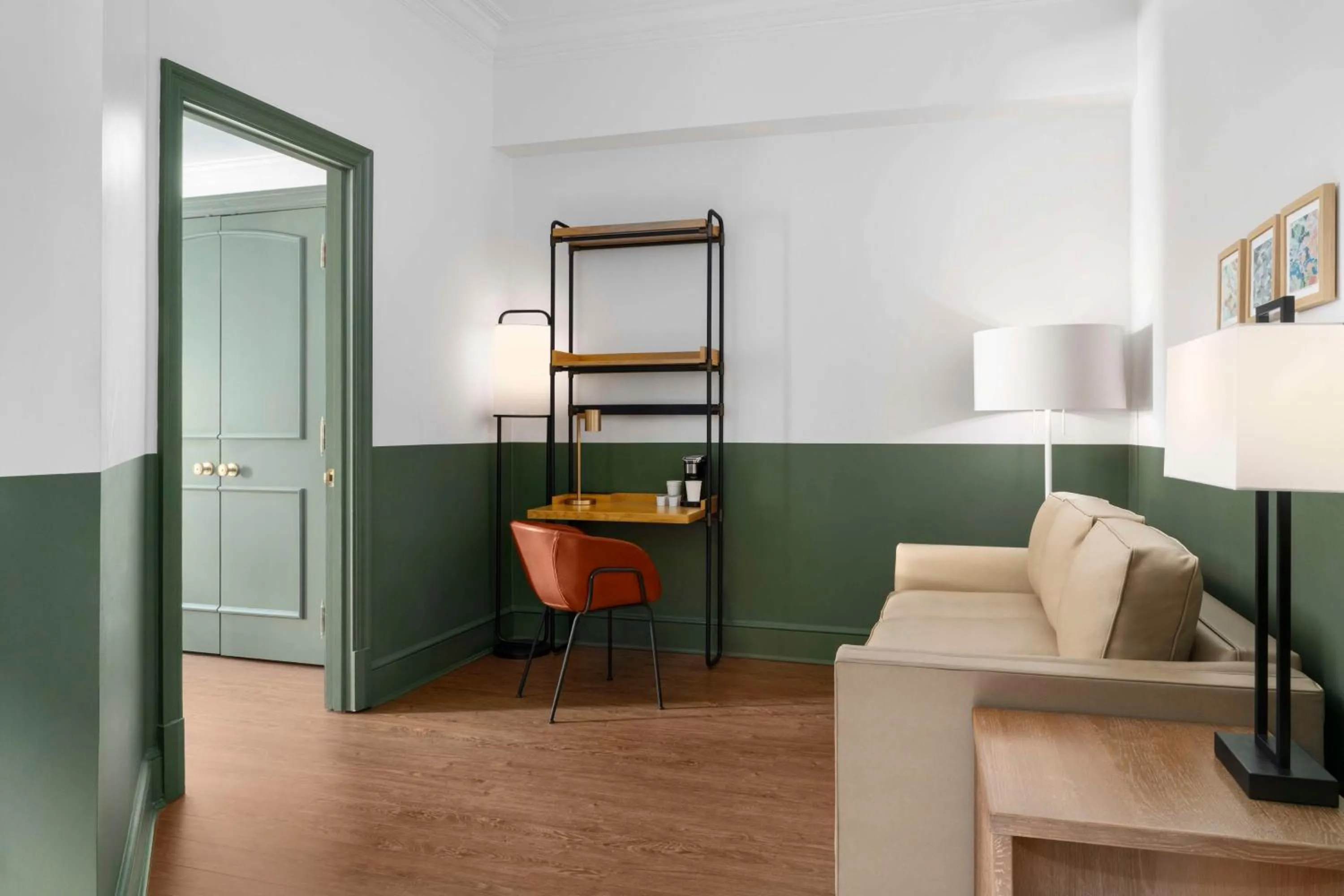 Living room in Hotel Theo New Orleans, Tapestry Collection by Hilton