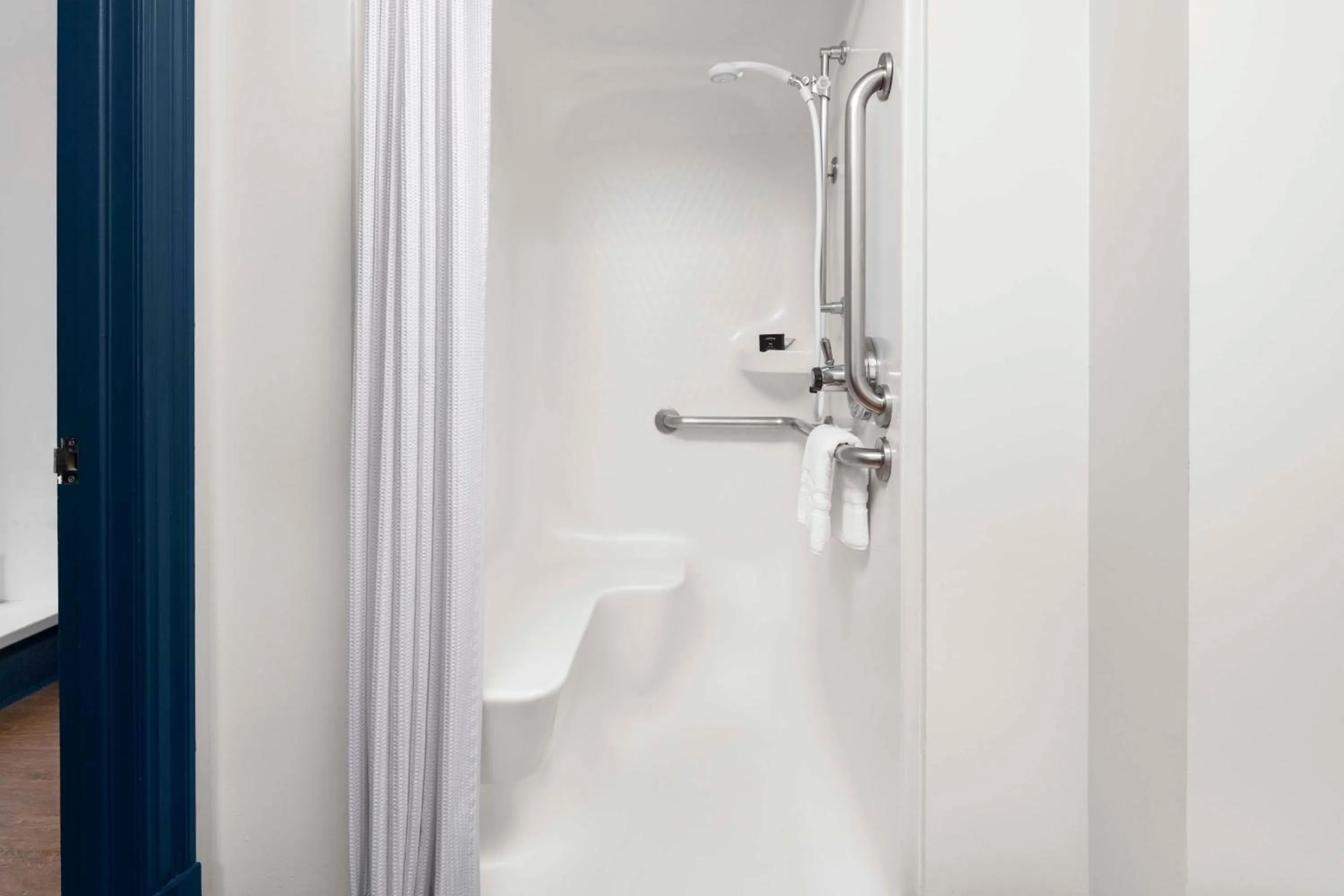 Bathroom in Hotel Theo New Orleans, Tapestry Collection by Hilton