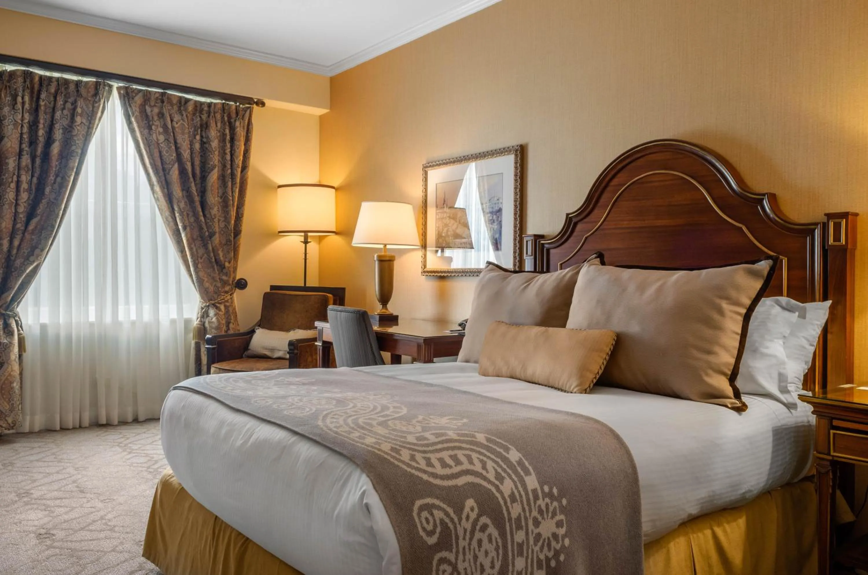 Photo of the whole room, Bed in Omni Royal Orleans Hotel