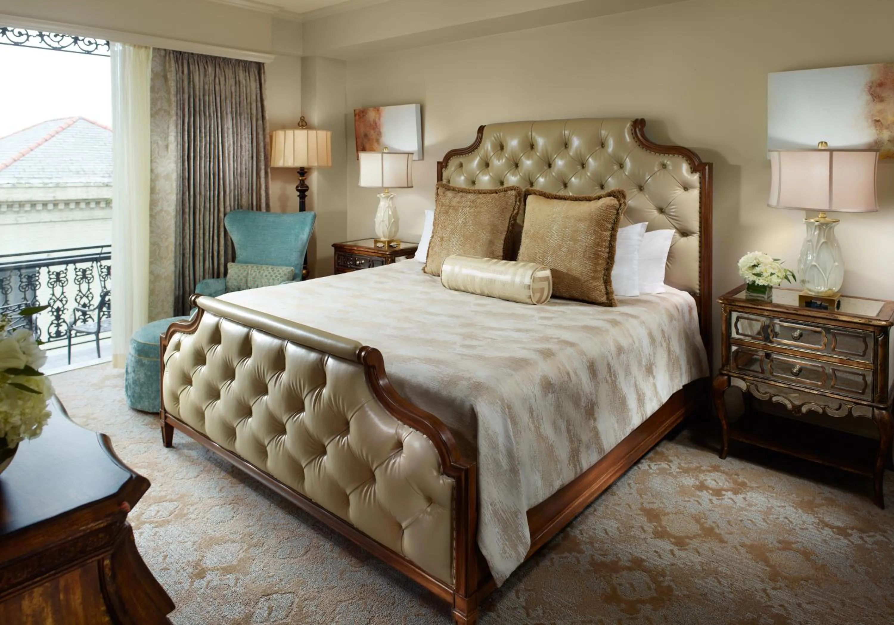 Photo of the whole room, Bed in Omni Royal Orleans Hotel