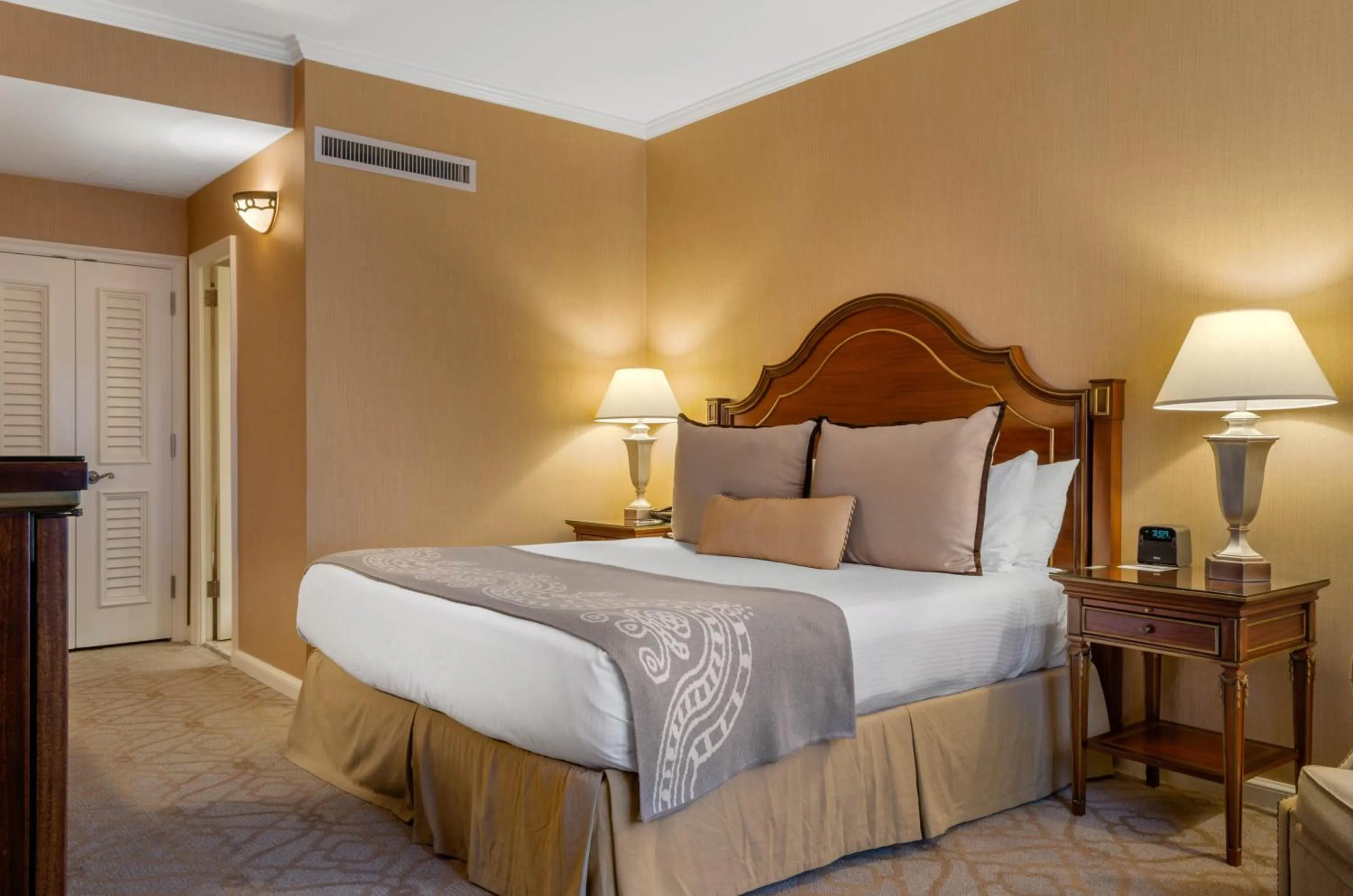 Photo of the whole room, Bed in Omni Royal Orleans Hotel