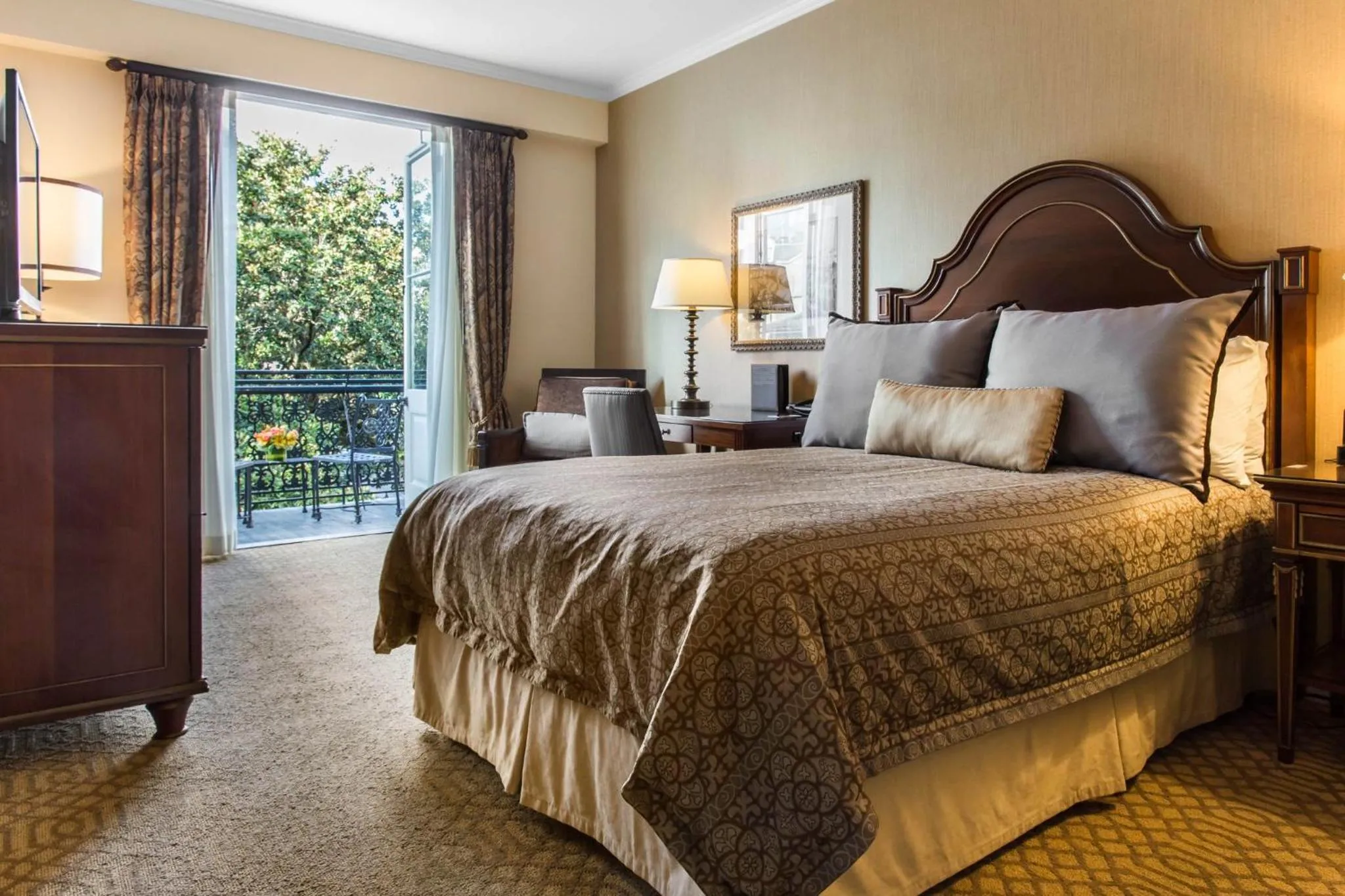 Photo of the whole room, Bed in Omni Royal Orleans Hotel