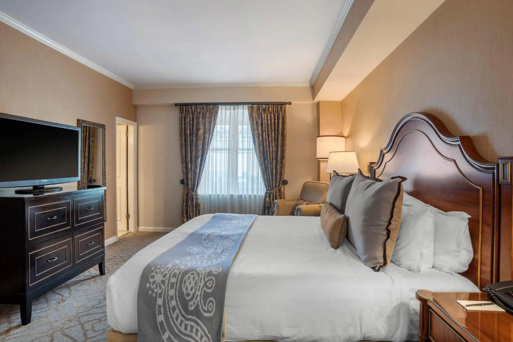 Photo of the whole room, Bed in Omni Royal Orleans Hotel