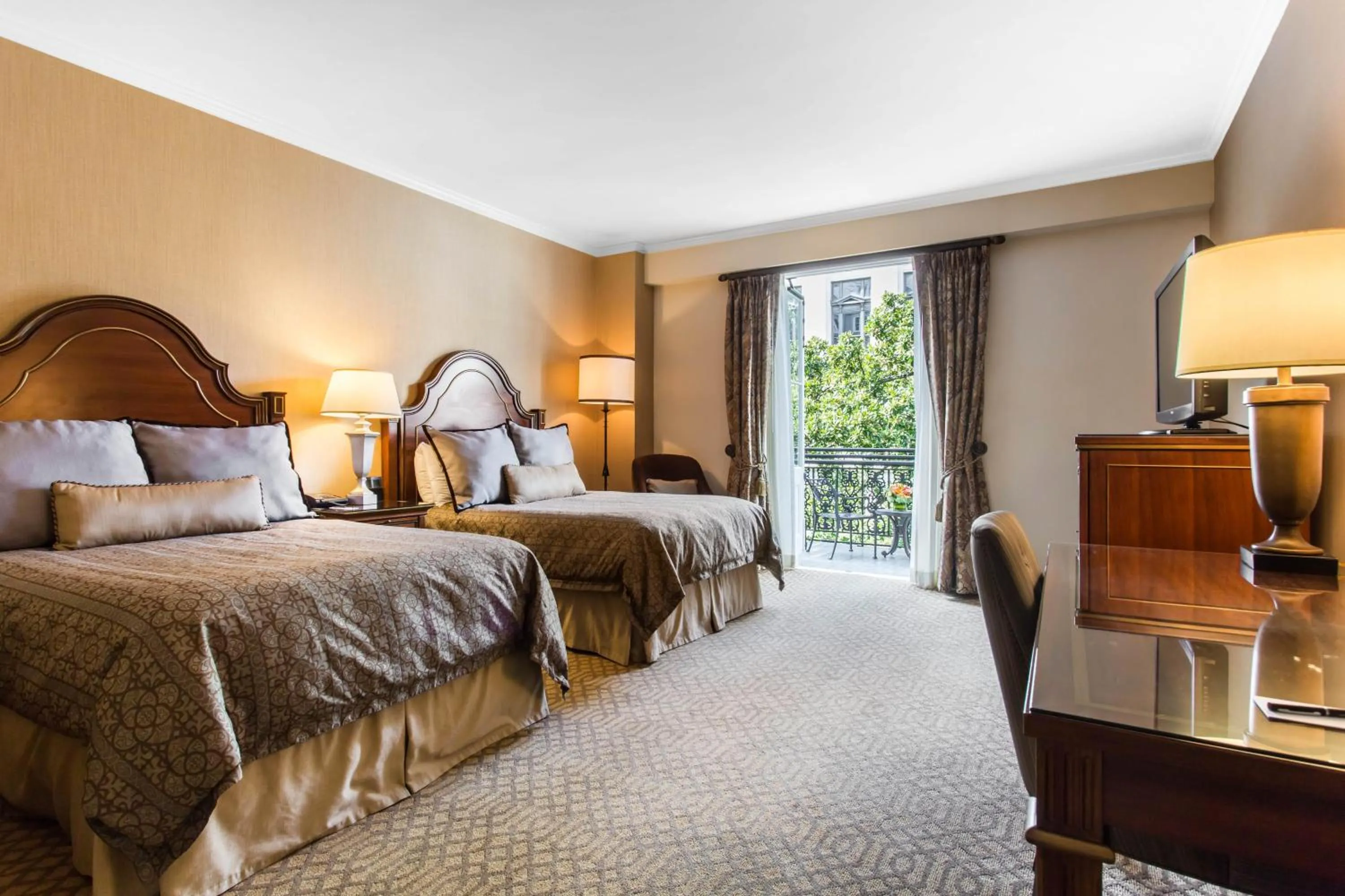 Photo of the whole room, Bed in Omni Royal Orleans Hotel