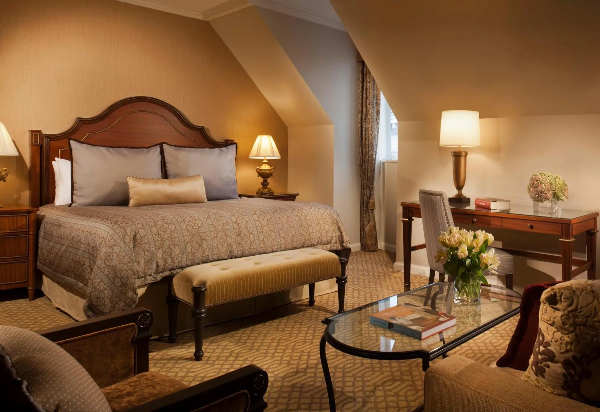 Photo of the whole room, Bed in Omni Royal Orleans Hotel