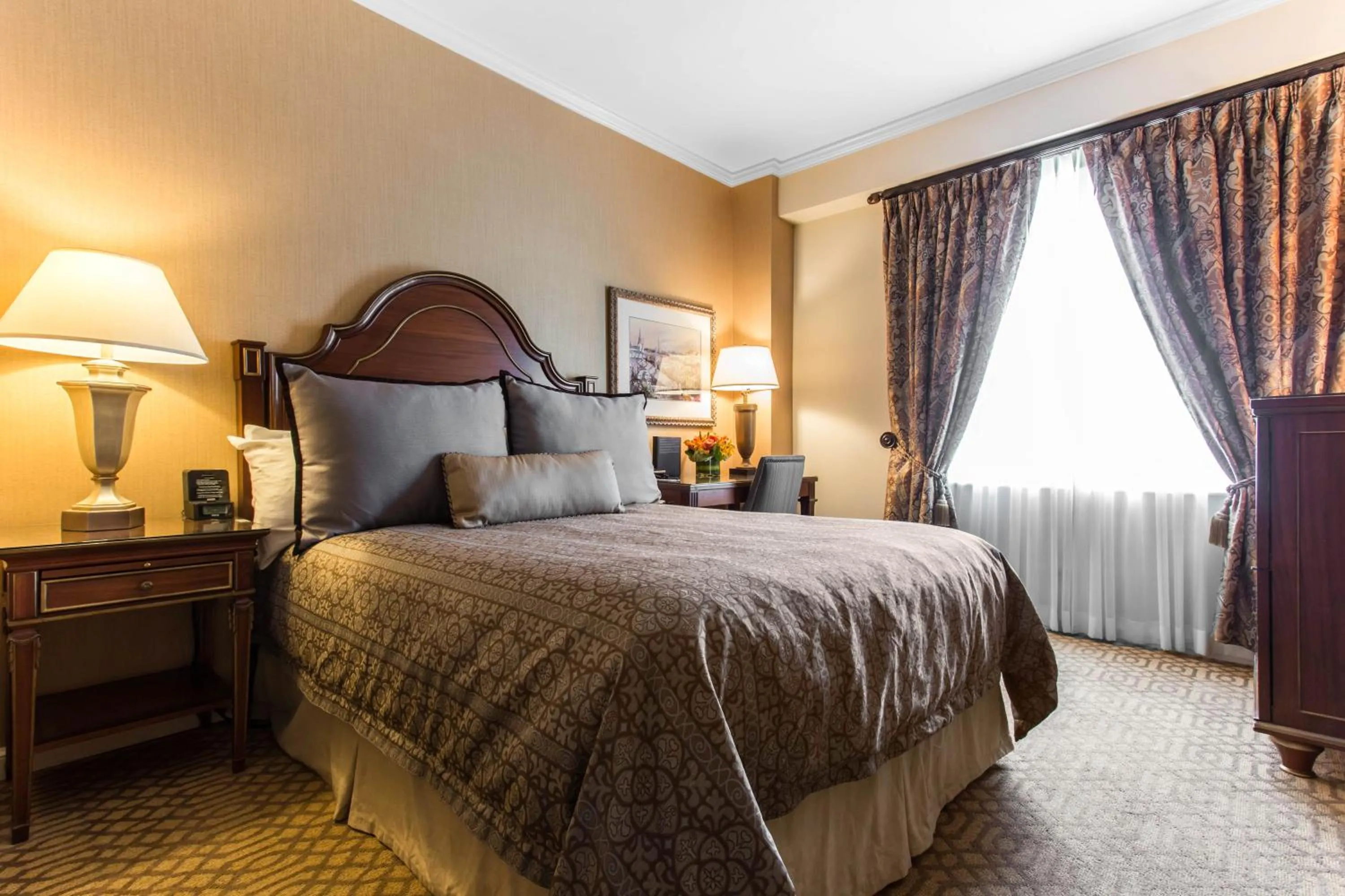 Photo of the whole room, Bed in Omni Royal Orleans Hotel