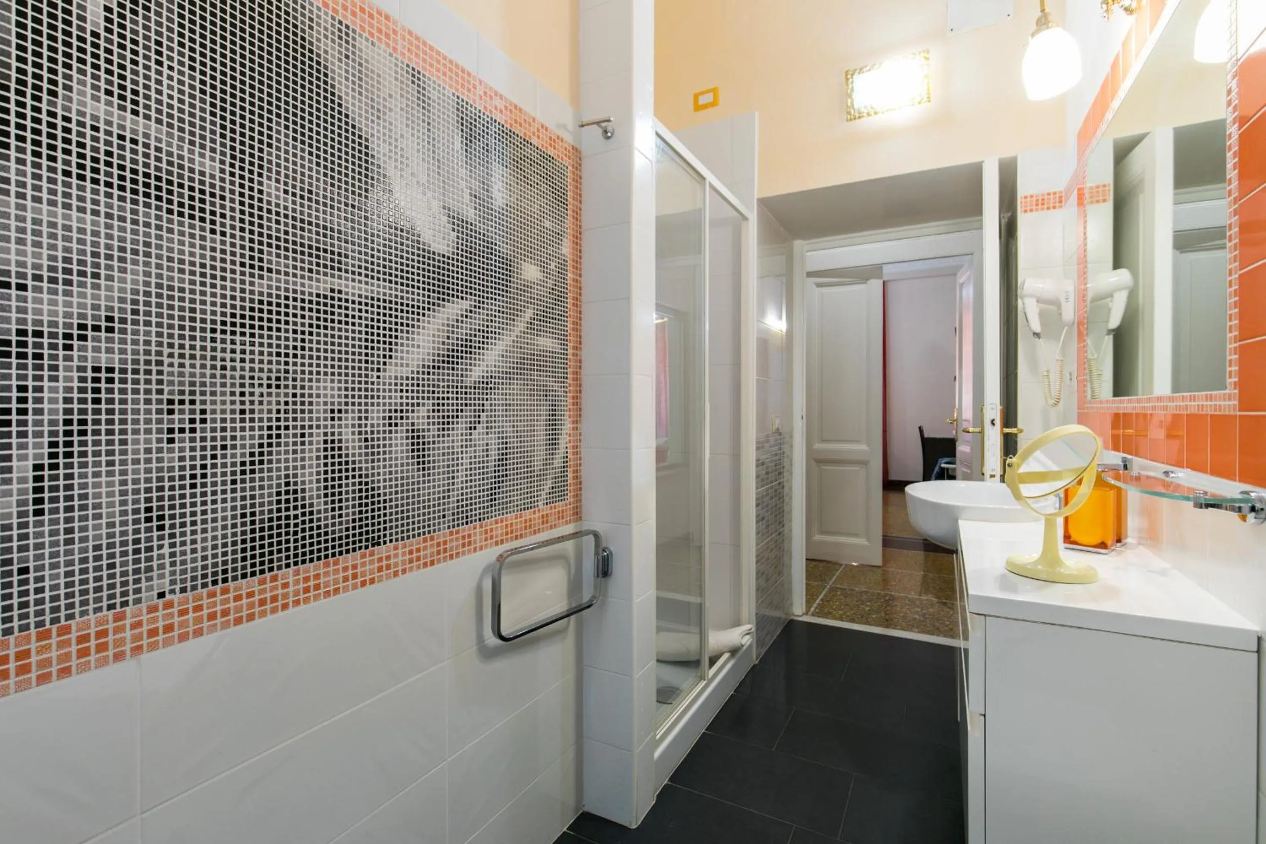 Bathroom in Anthony 47