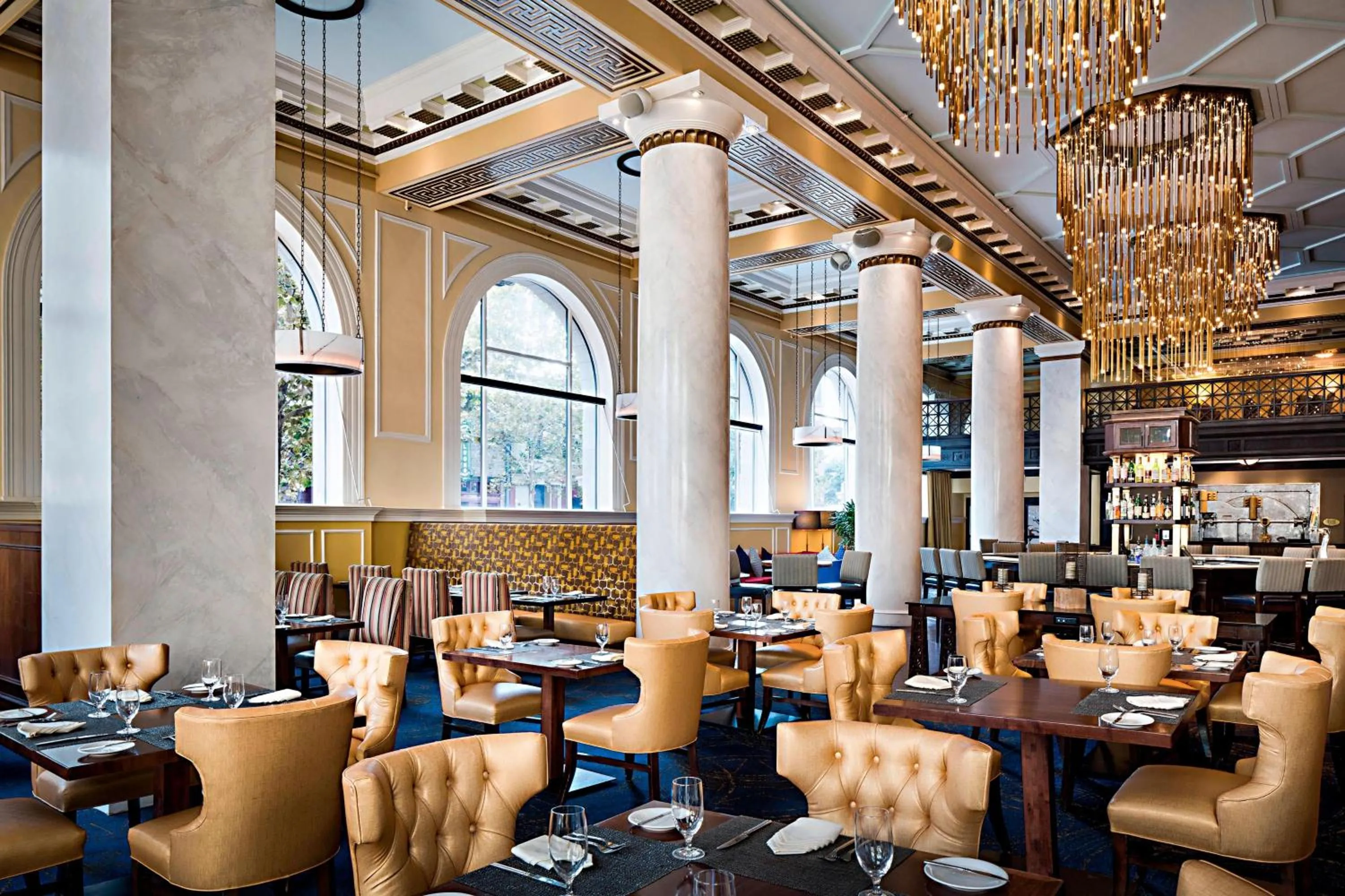 Restaurant/places to eat in Hotel ICON, Autograph Collection