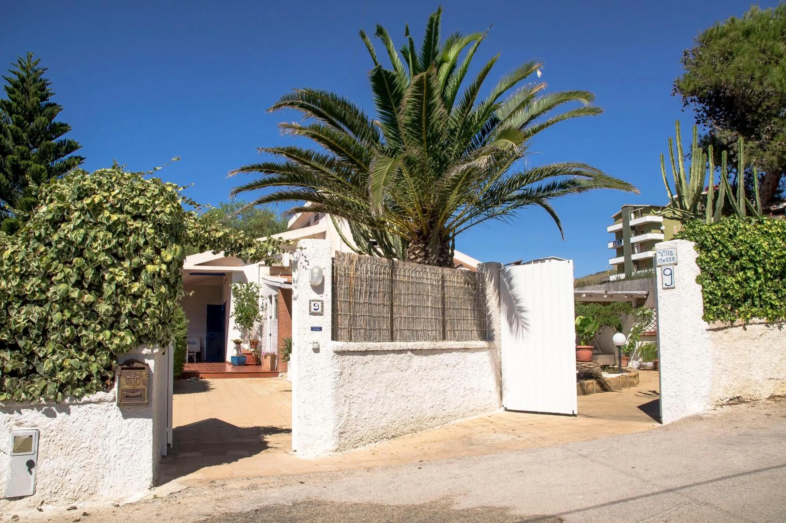 Facade/entrance in Villa Cetta B&B