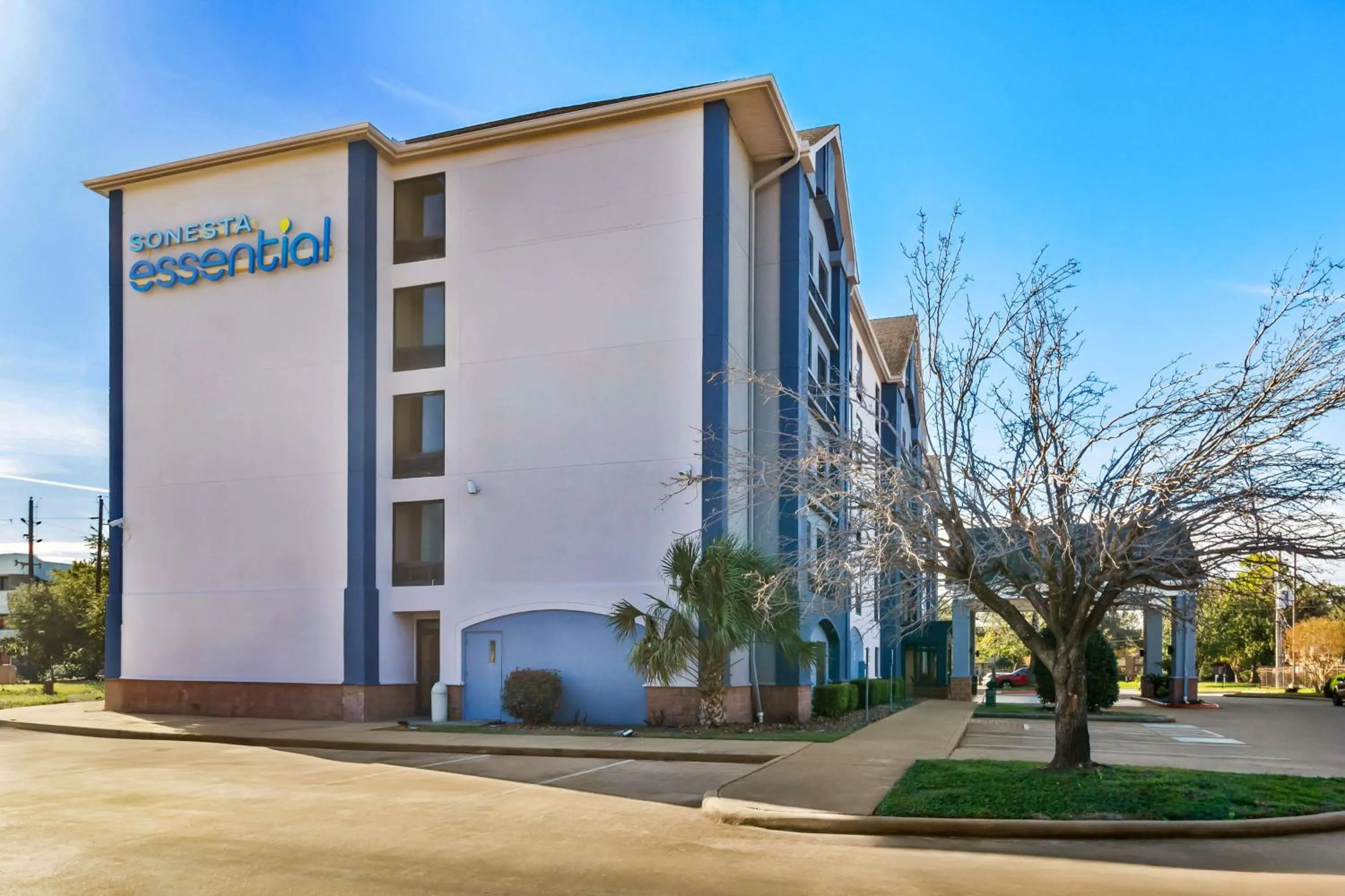 Property building in Comfort Inn 290/NW