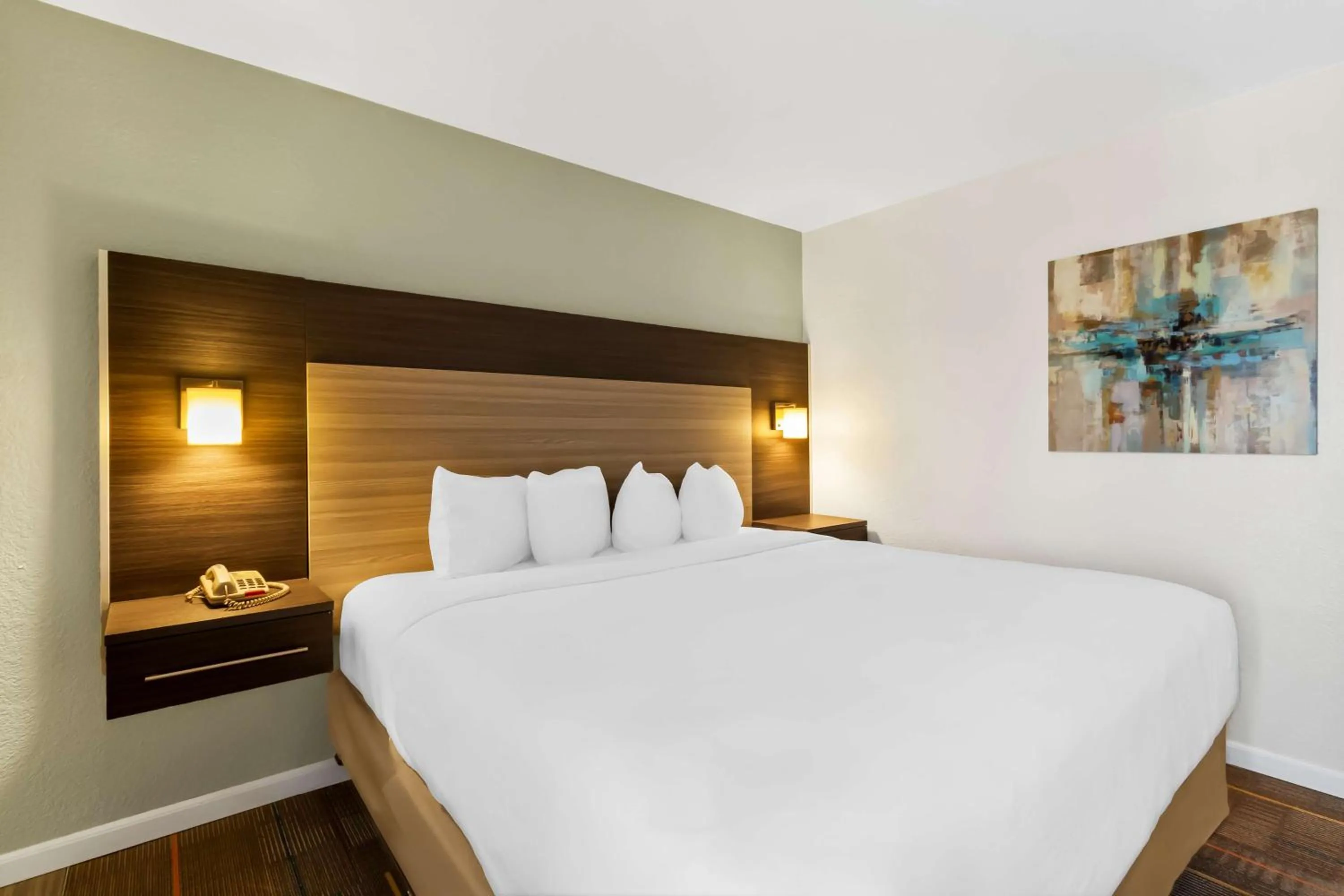 Bedroom, Bed in Comfort Inn 290/NW